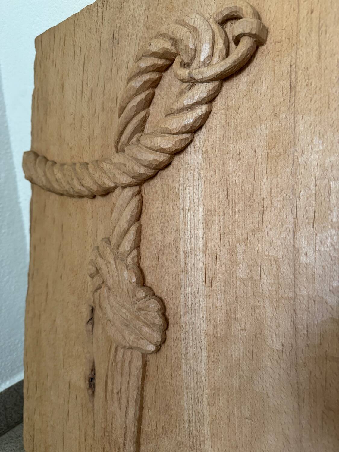 Sculpture bas relief noeud bois