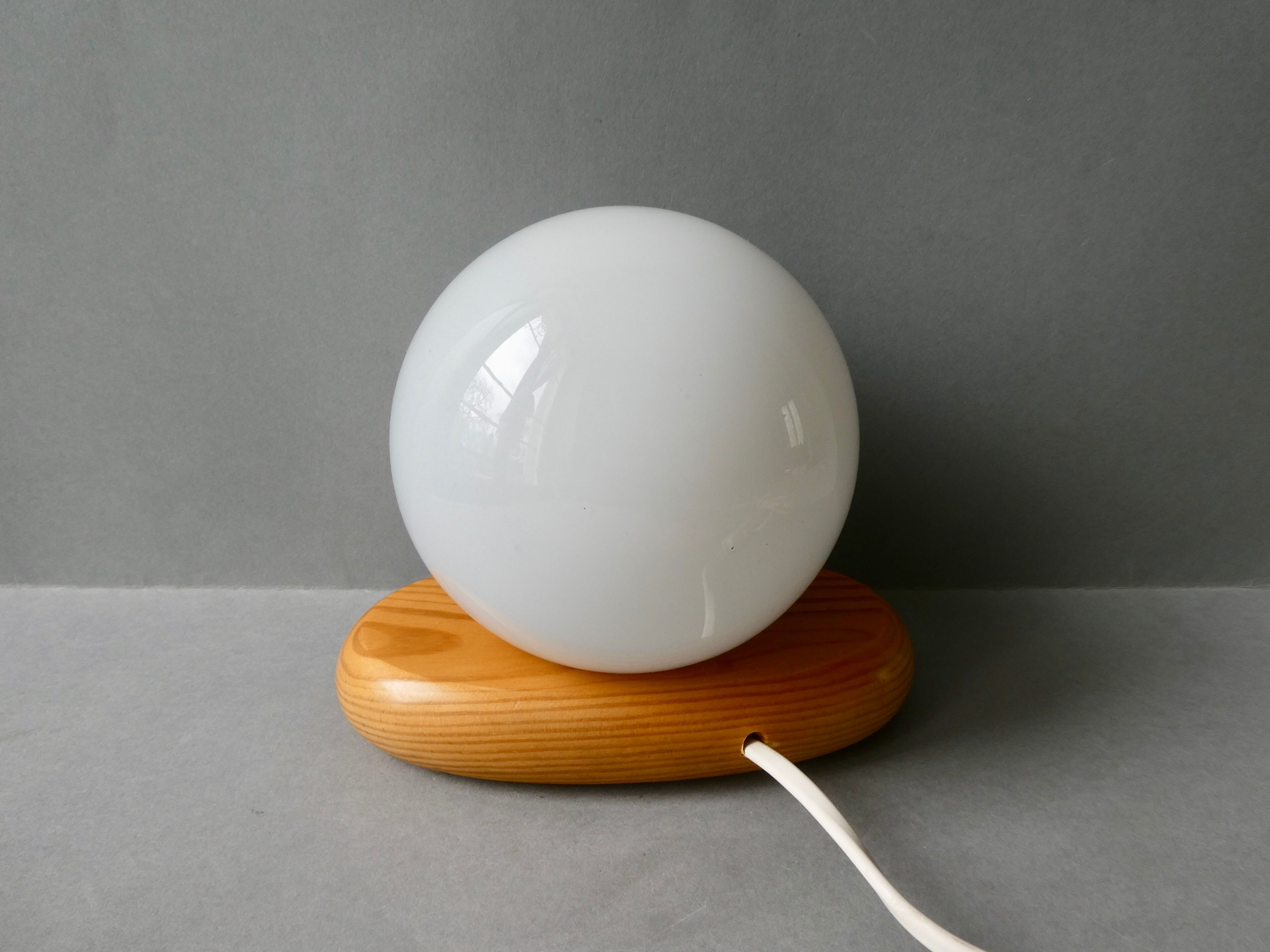 Pine pebble lamp with its opaline, 70s