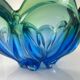 Coupe / grand vide poche en verre de Murano, forme fleur, dégradé vert - bleu, 1960