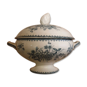 19th century iron tureen or vegetable bowl from the Amandinoise company, Margot model.