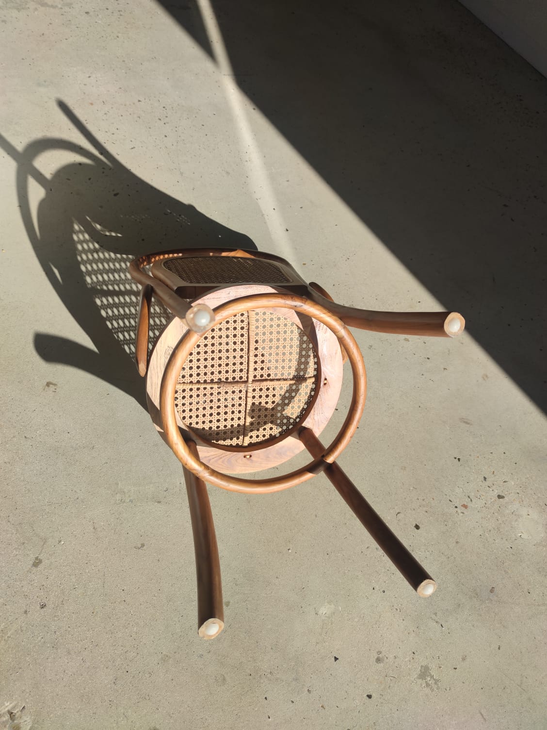 Chaise cannée en bois naturel