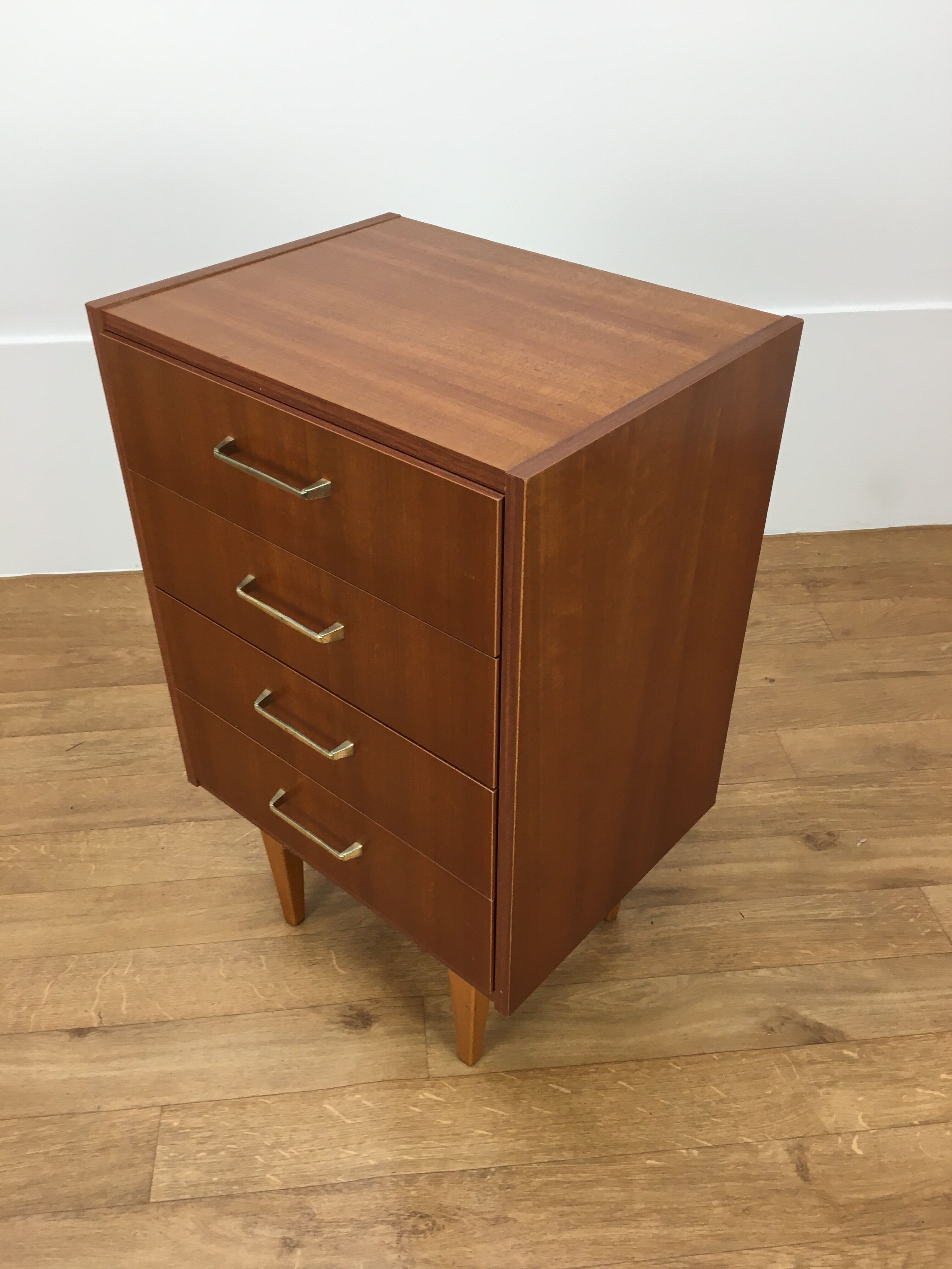 Scandinavian clothing dresser 4 drawers