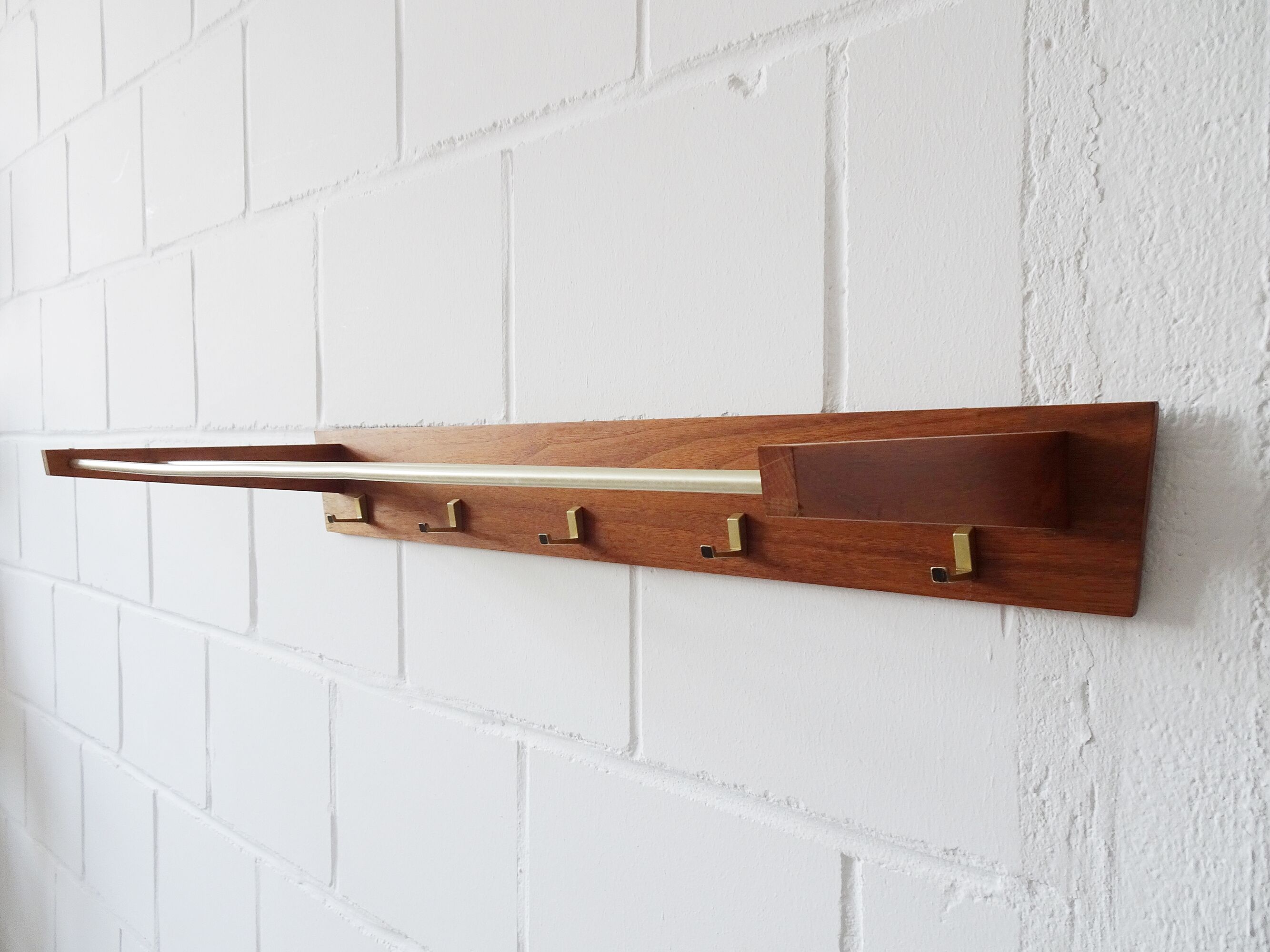 Wall coat rack with hat rack made of teak and gold metal,