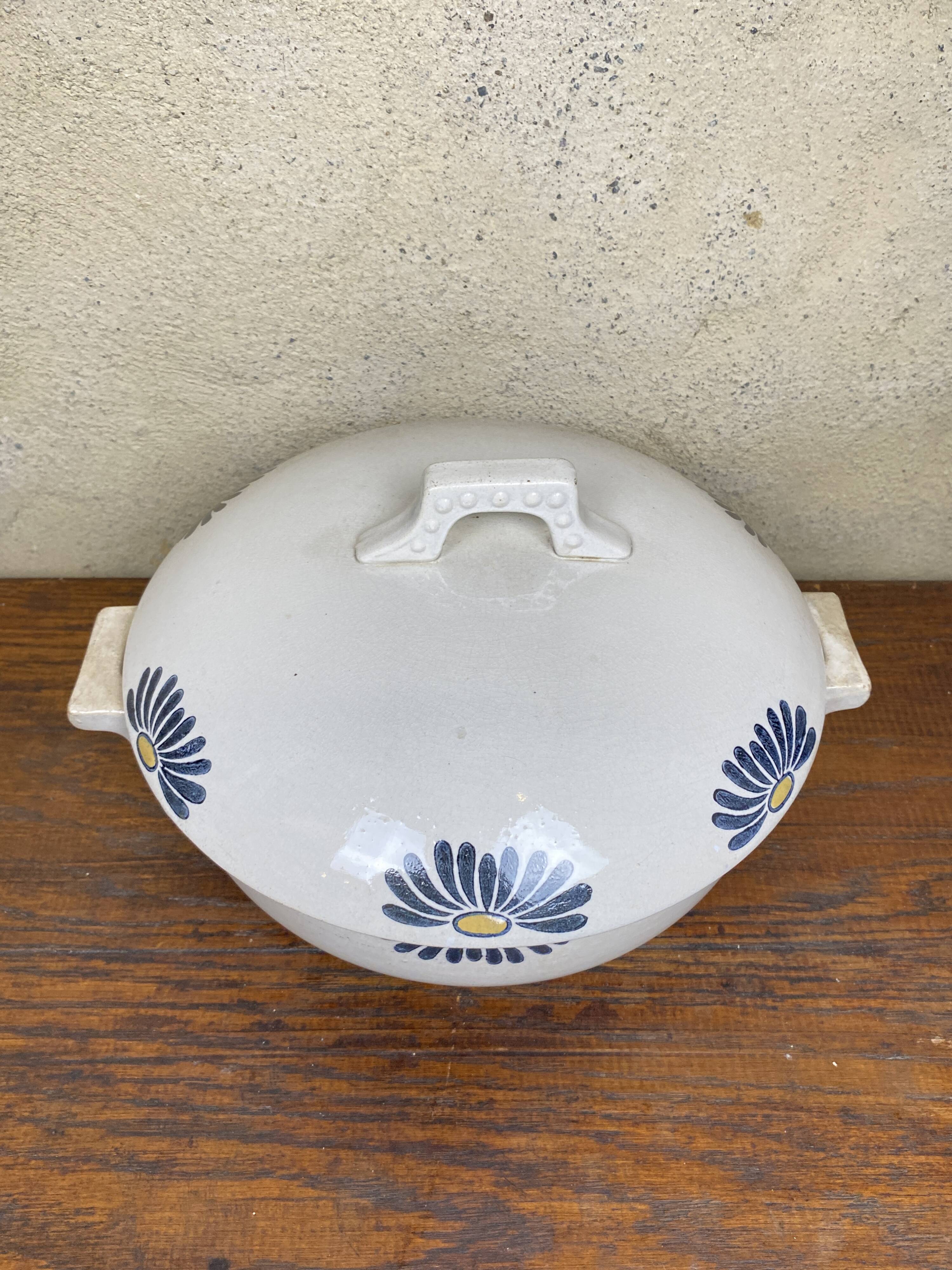 Large art deco tureen in Somain earthenware, mushroom lid