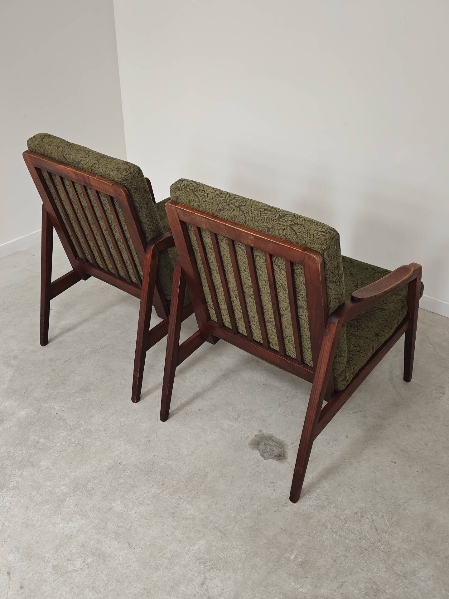 Pair of wooden armchairs Uluv green fabric 1960