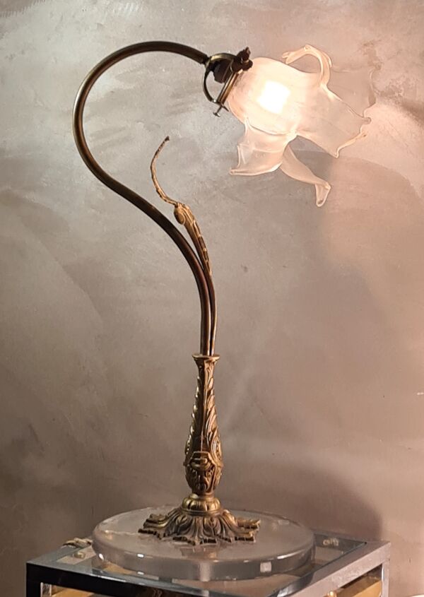 Lampe rocaille bronze et laiton art nouveau tulipe forme libre