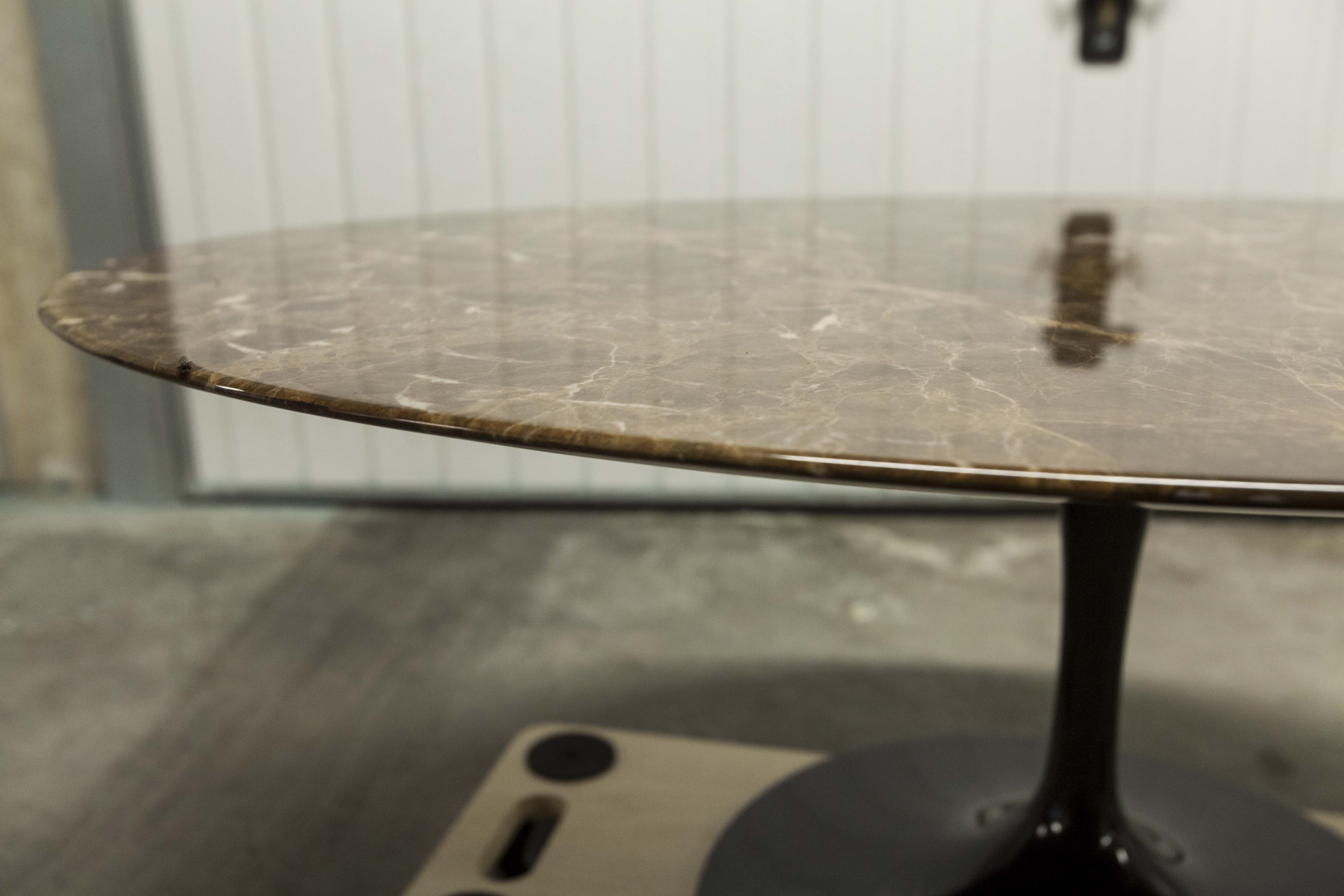 Oval coffee table by Eero Saarinen for Knoll