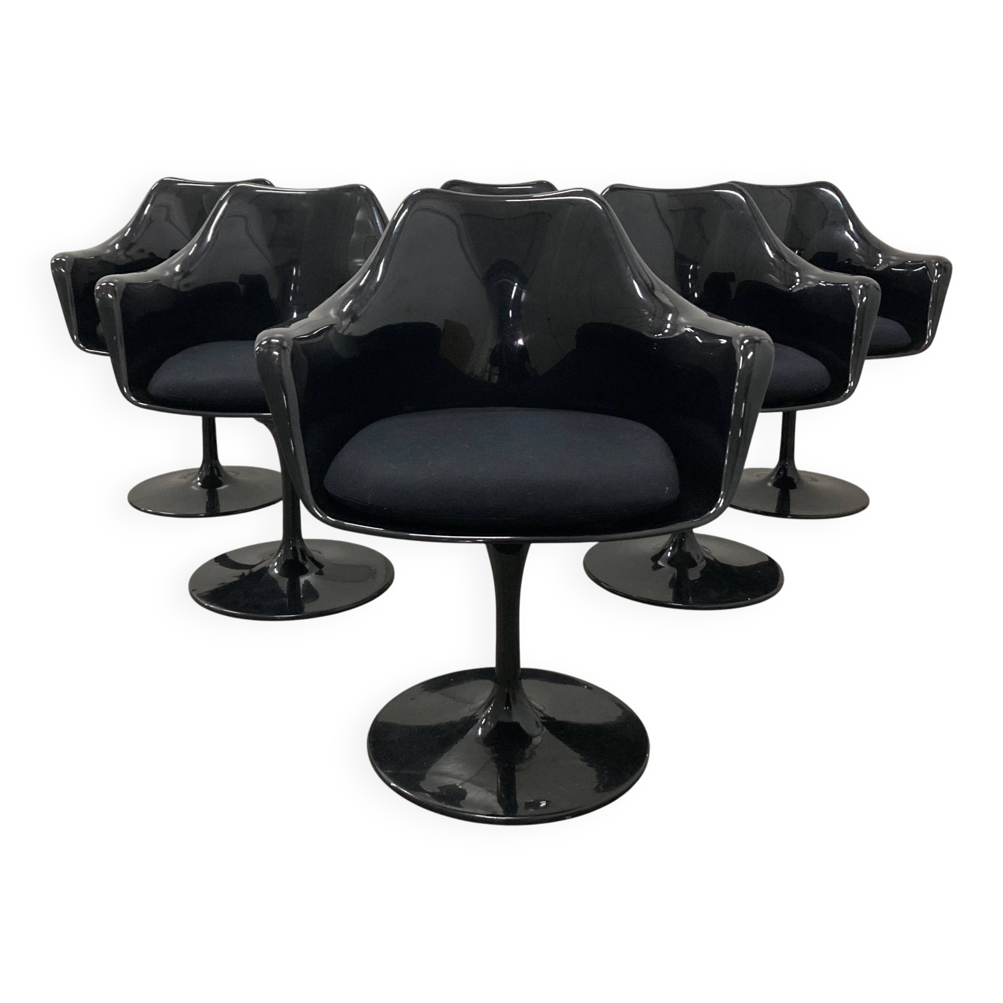 6 Tulip chairs by Saarinen from 1940 with armrests.