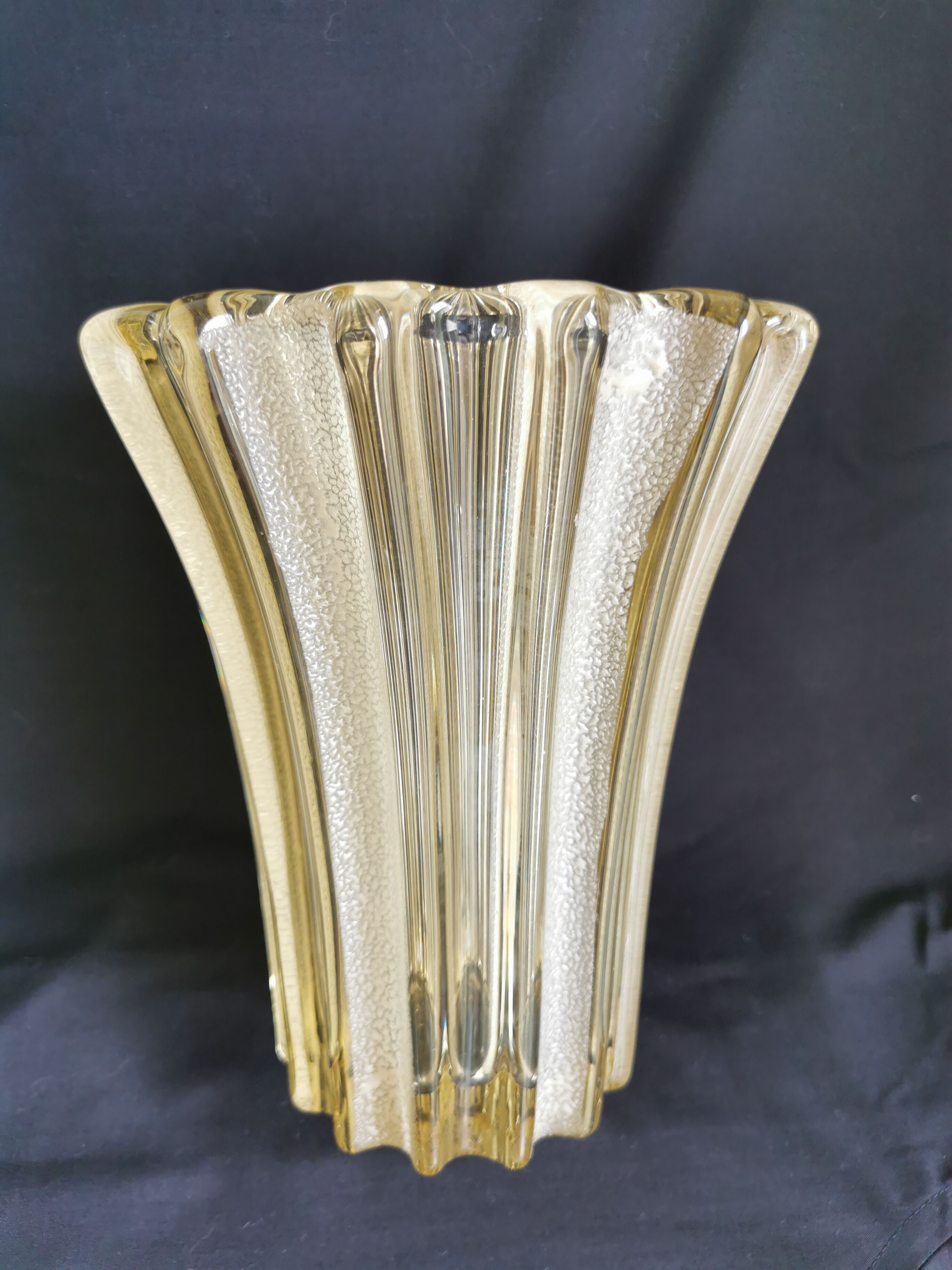 Art deco vase by pierre d'avesn 1901 - 1990