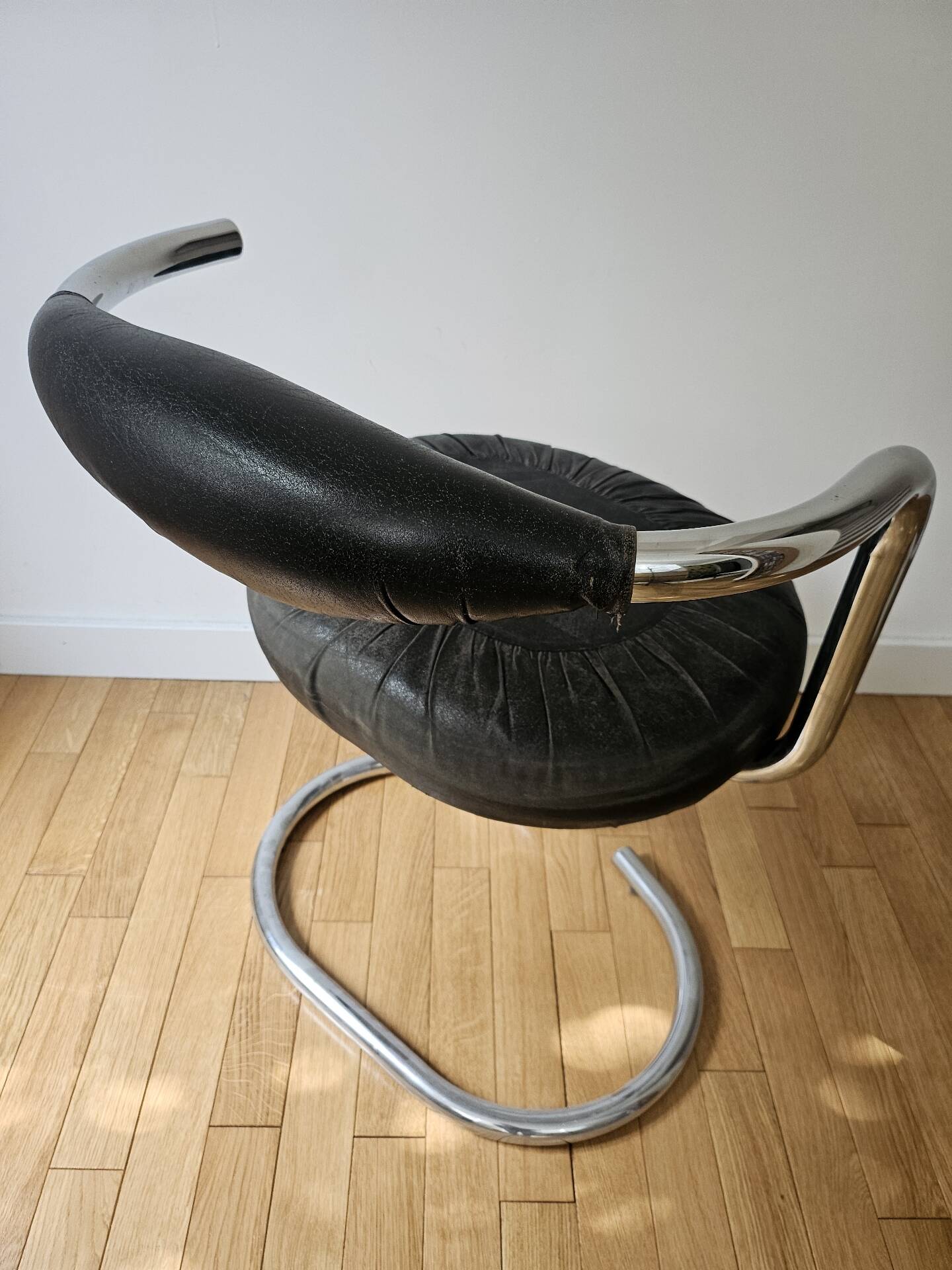 Chaise "cobra" par Giotto Stoppino