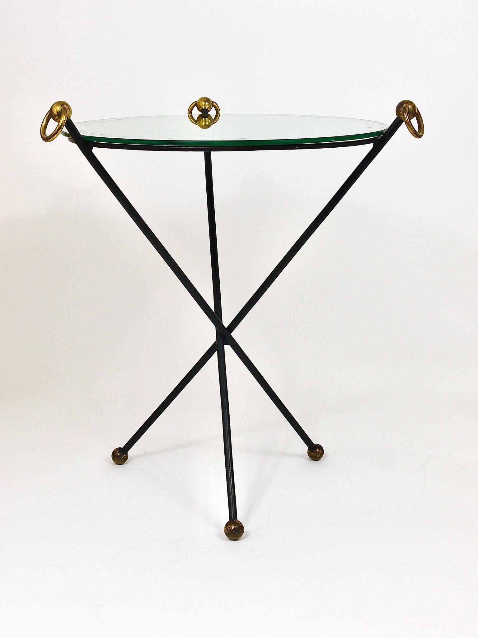 Table d'appoint miroir française milieu du siècle, style Jacques Adnet, laiton, années 1950