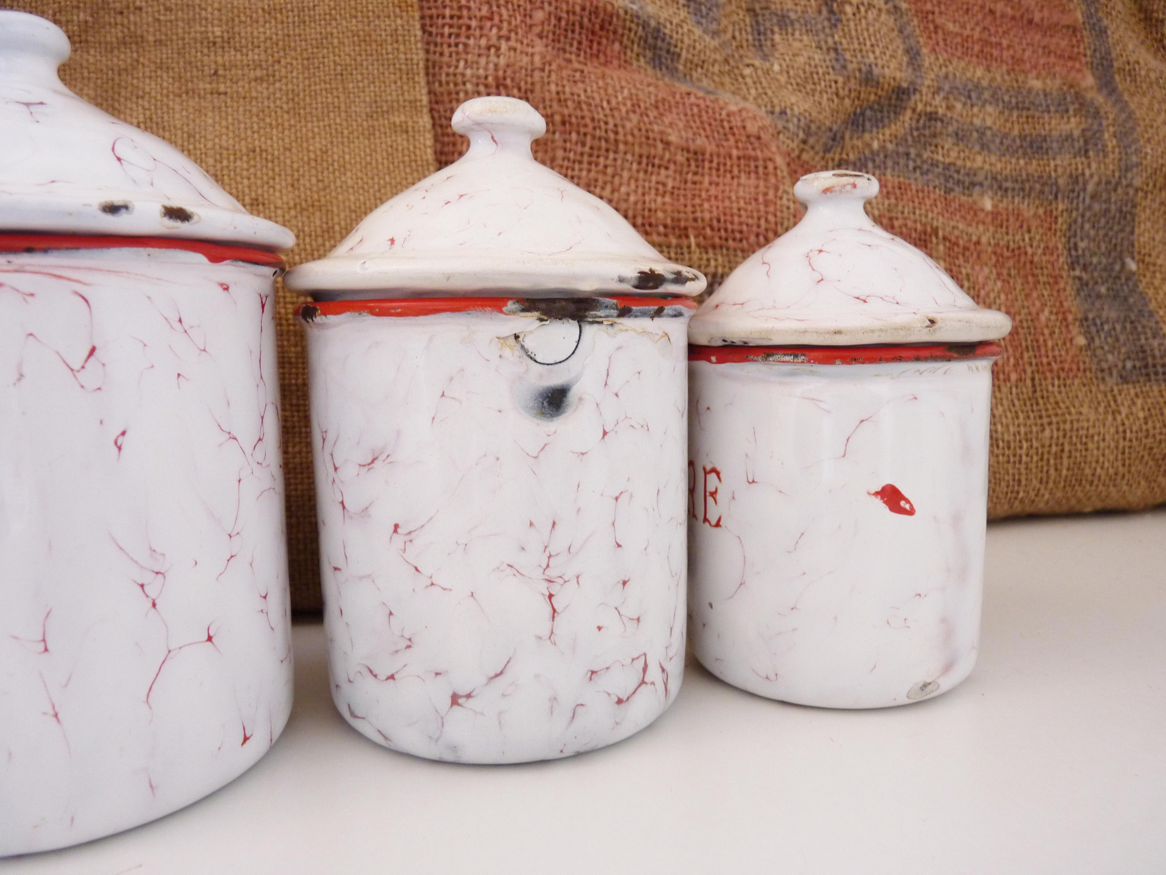 Series of 6 spice pots in white and red enamel for cooking