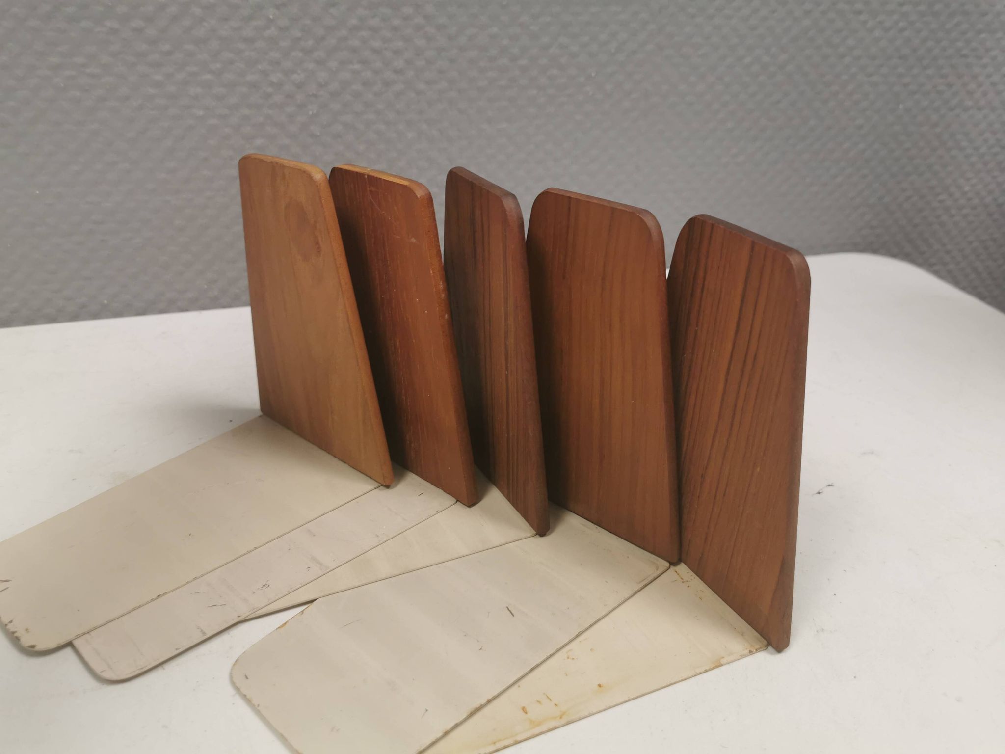 5 vintage bookends from the 1960s, teak with metal feet by Kai Kristiansen