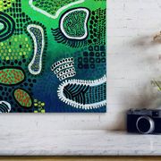 Peinture abstraite moderne verte, jaune, bleue et blanche avec techniques mixtes