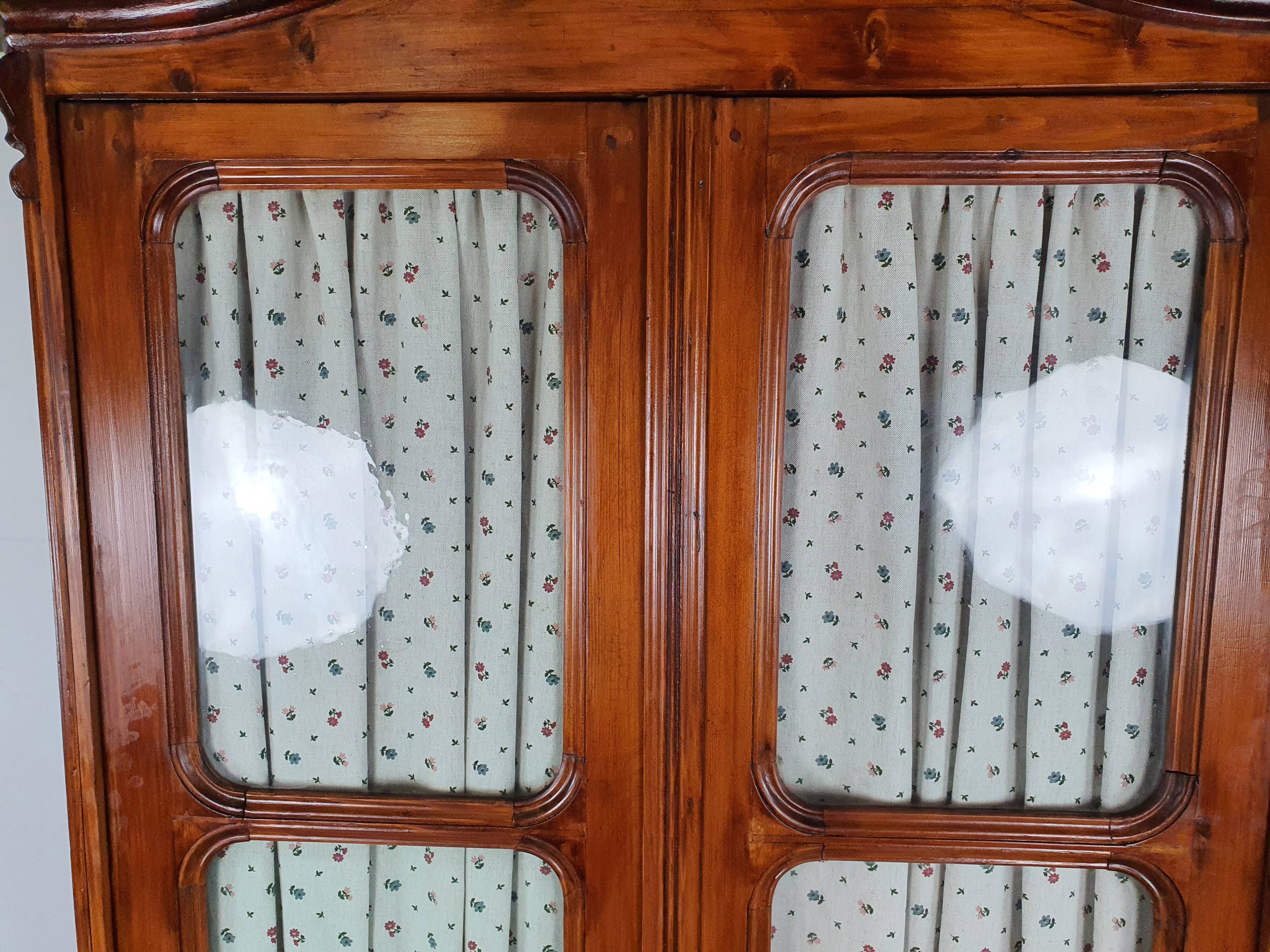 Rustic Wardrobe in Fir with Curtains