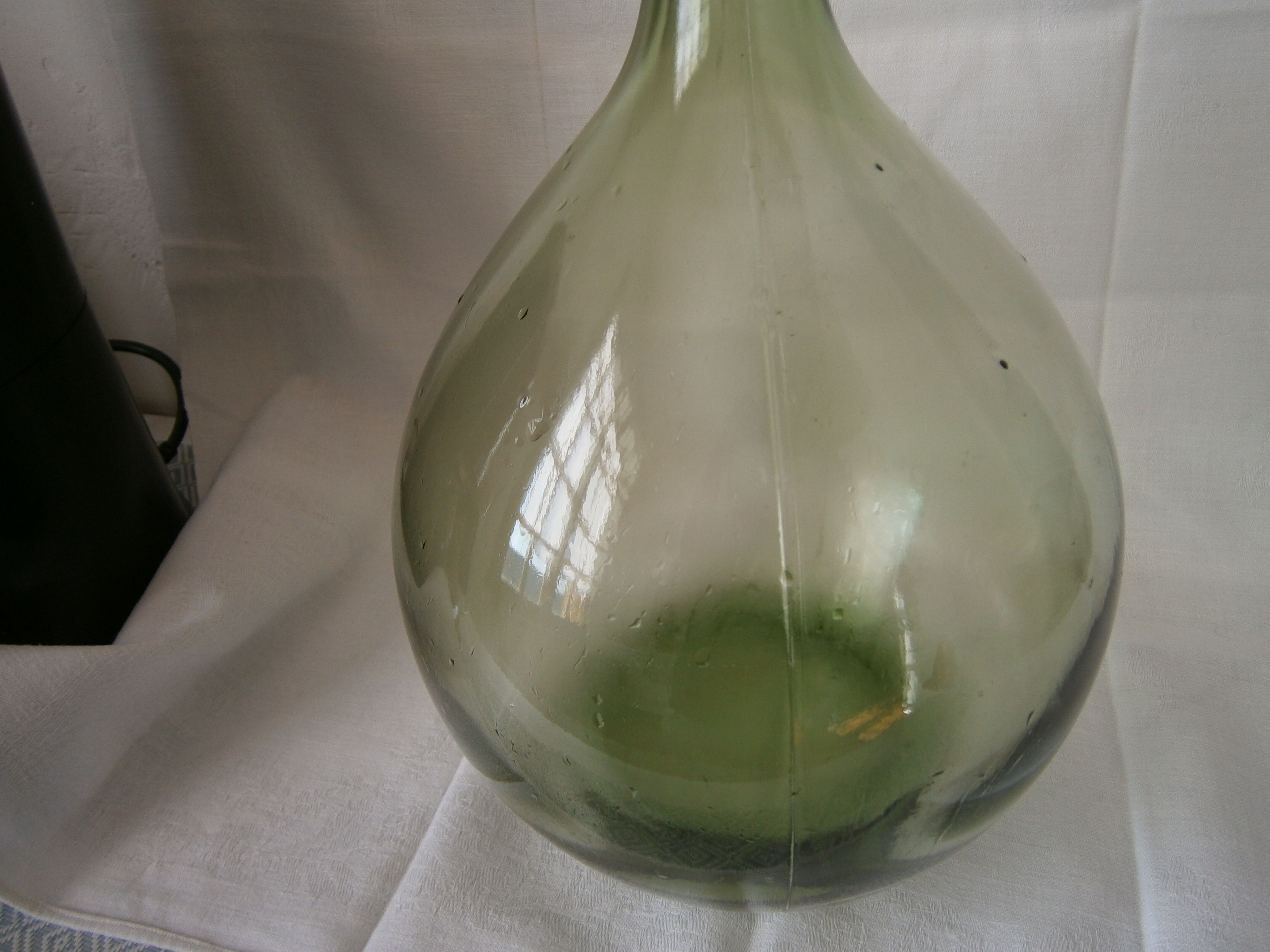 Demijohn canister