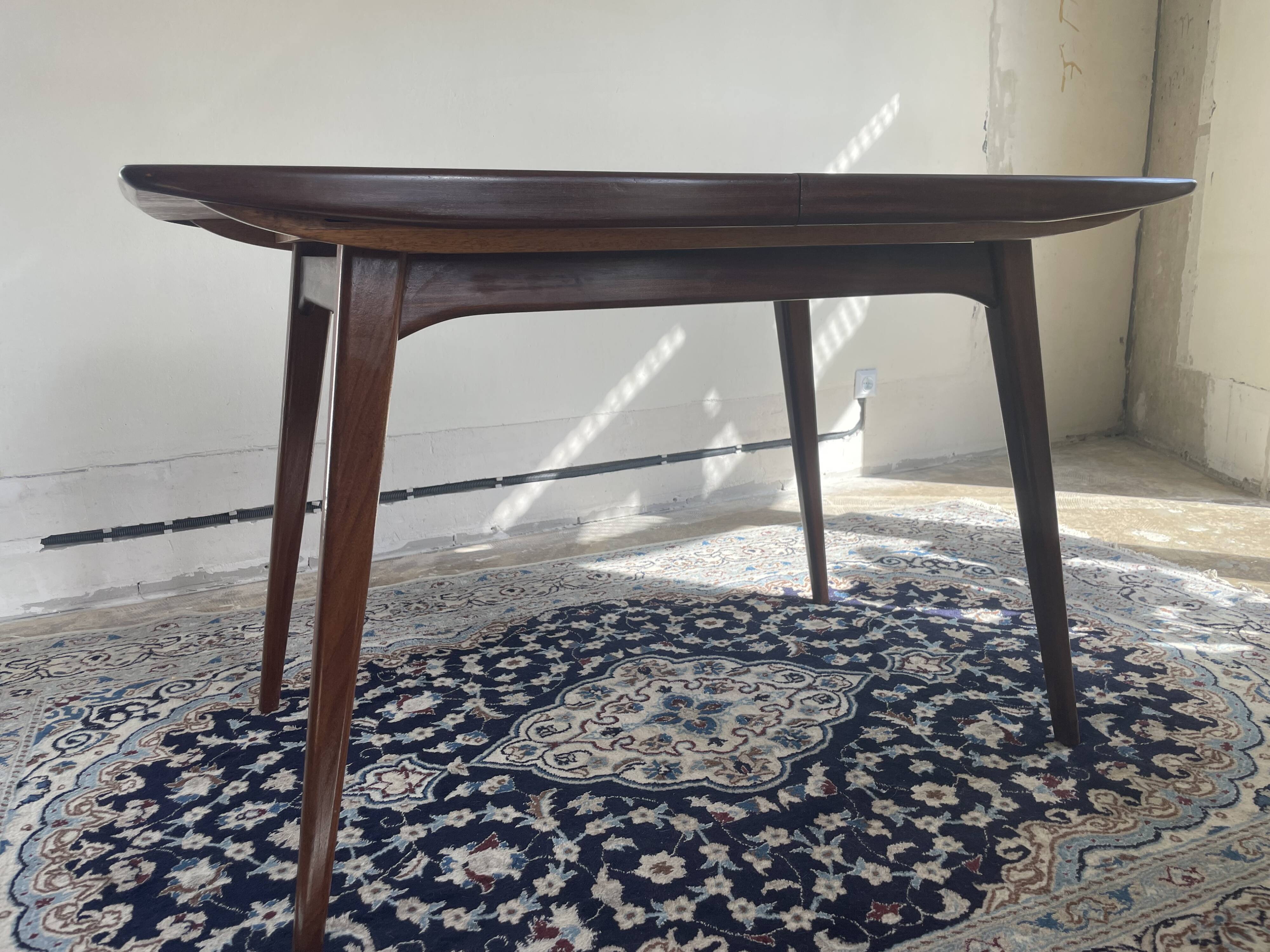 Milaan extendable dining table by Louis van Teeffelen for Wébé