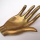 Cendrier vintage en bronze figurant une main