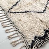 Moroccan Berber carpet Beni Ouarain unbleached with black diamonds and engraved border 207x130cm