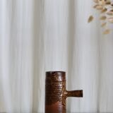 Carafe en grès texturé