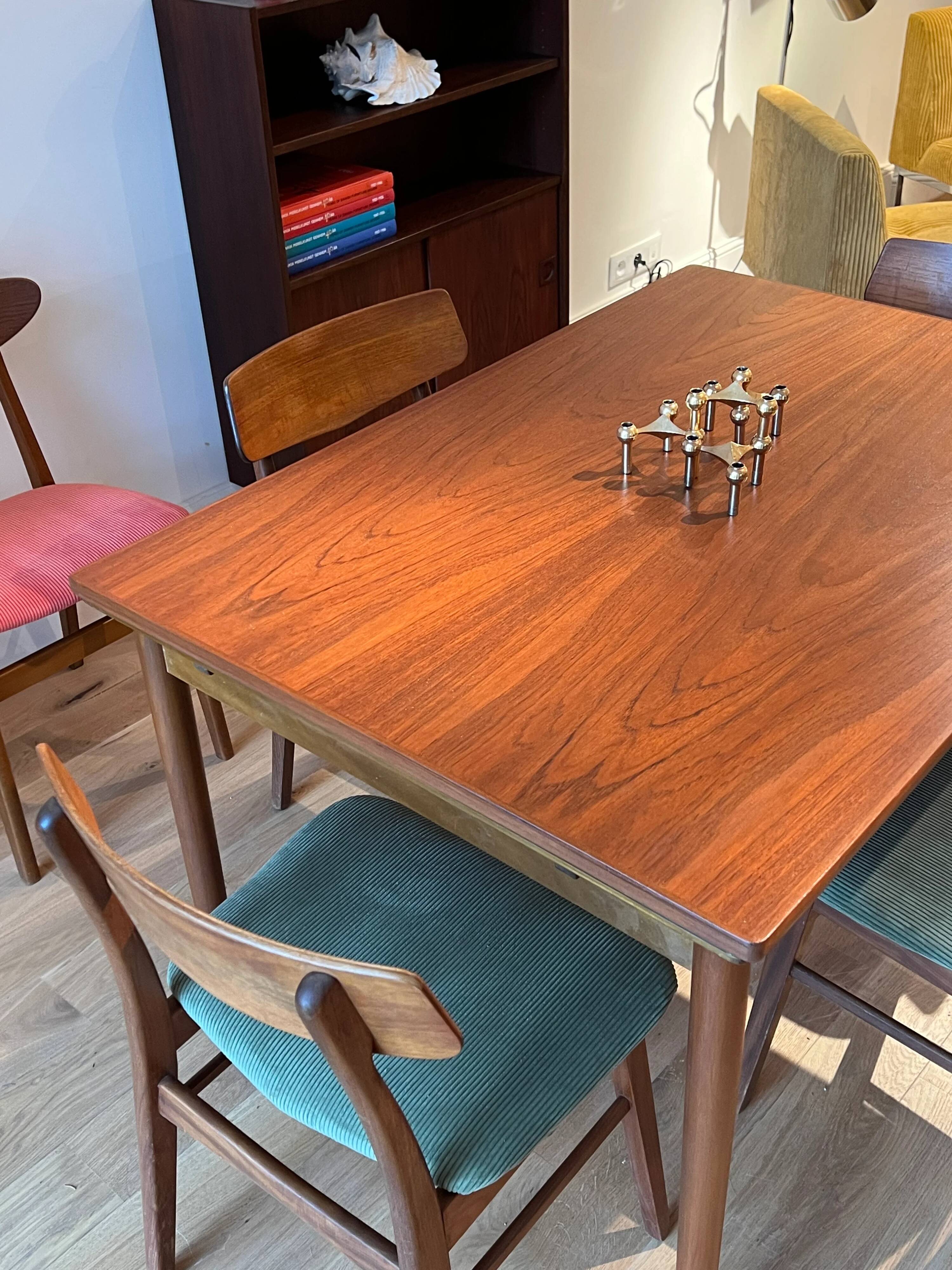 Set of 4 Scandinavian teak chairs – Model "Kristin" – 1960s