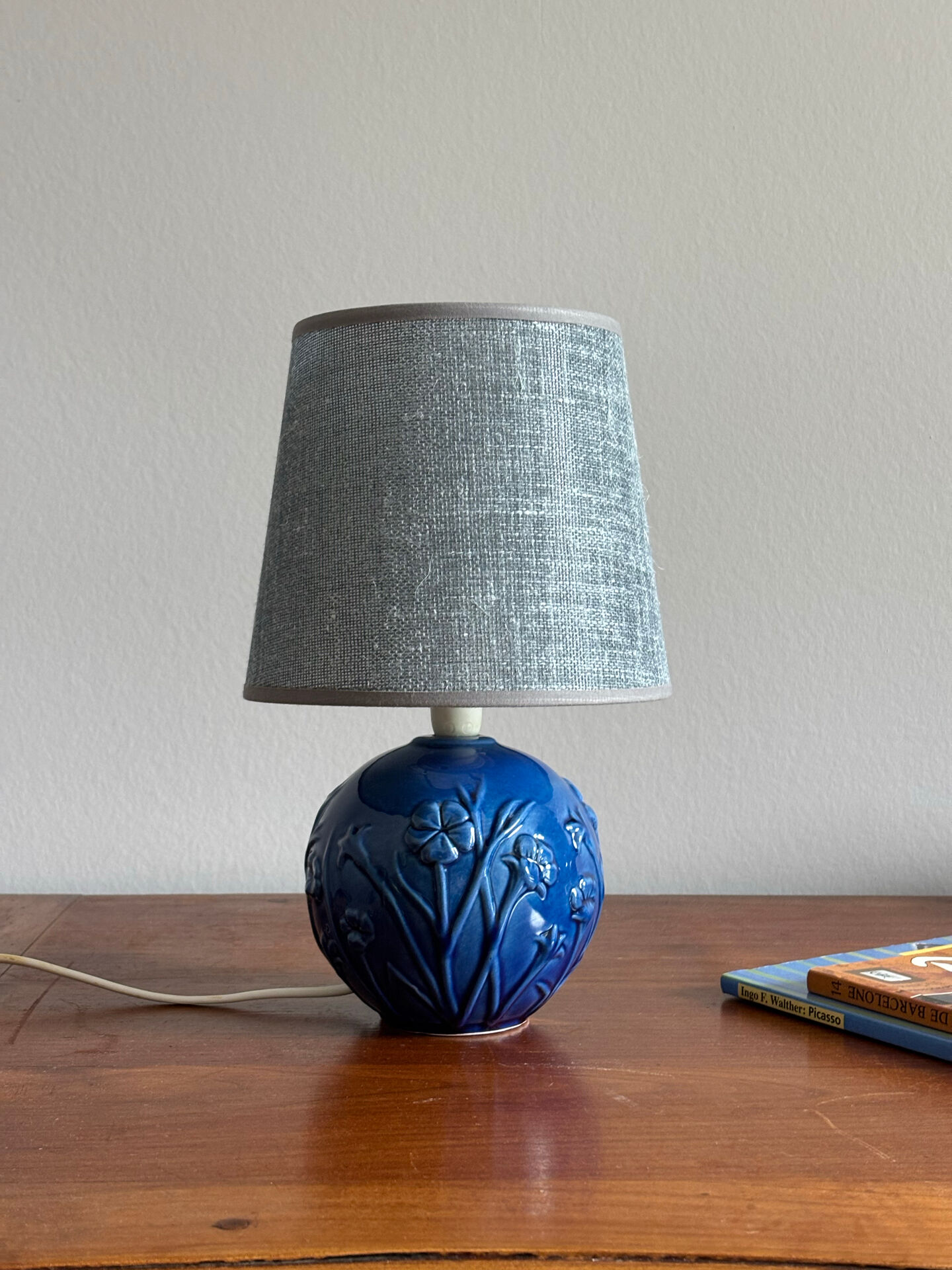 Lampe boule à décor de fleurs