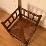 Chaise ancienne d'angle en bois de chêne, assise en cannage