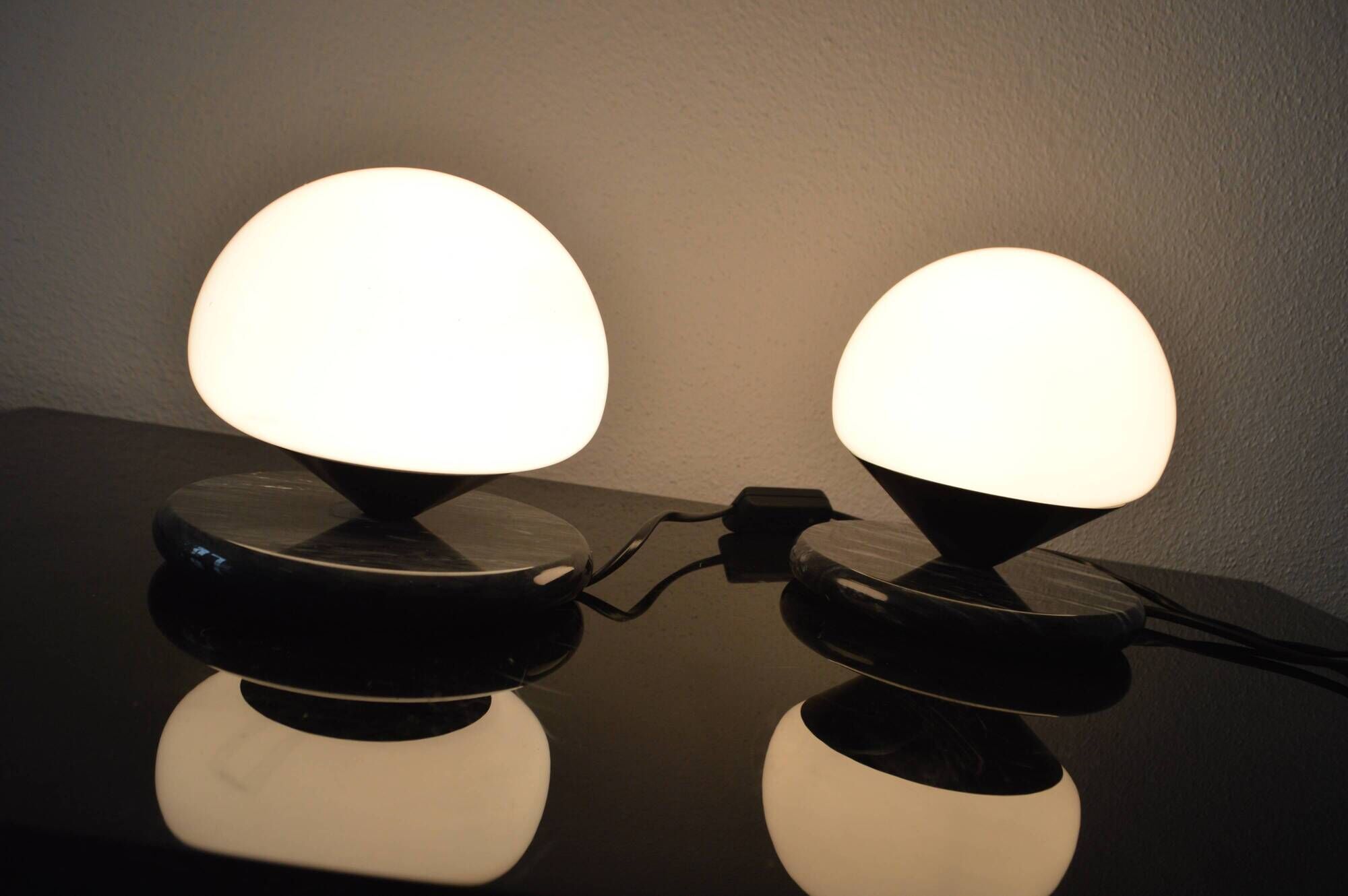 Vintage floor lamp from the 80s Swiss design in marble /opaline glass