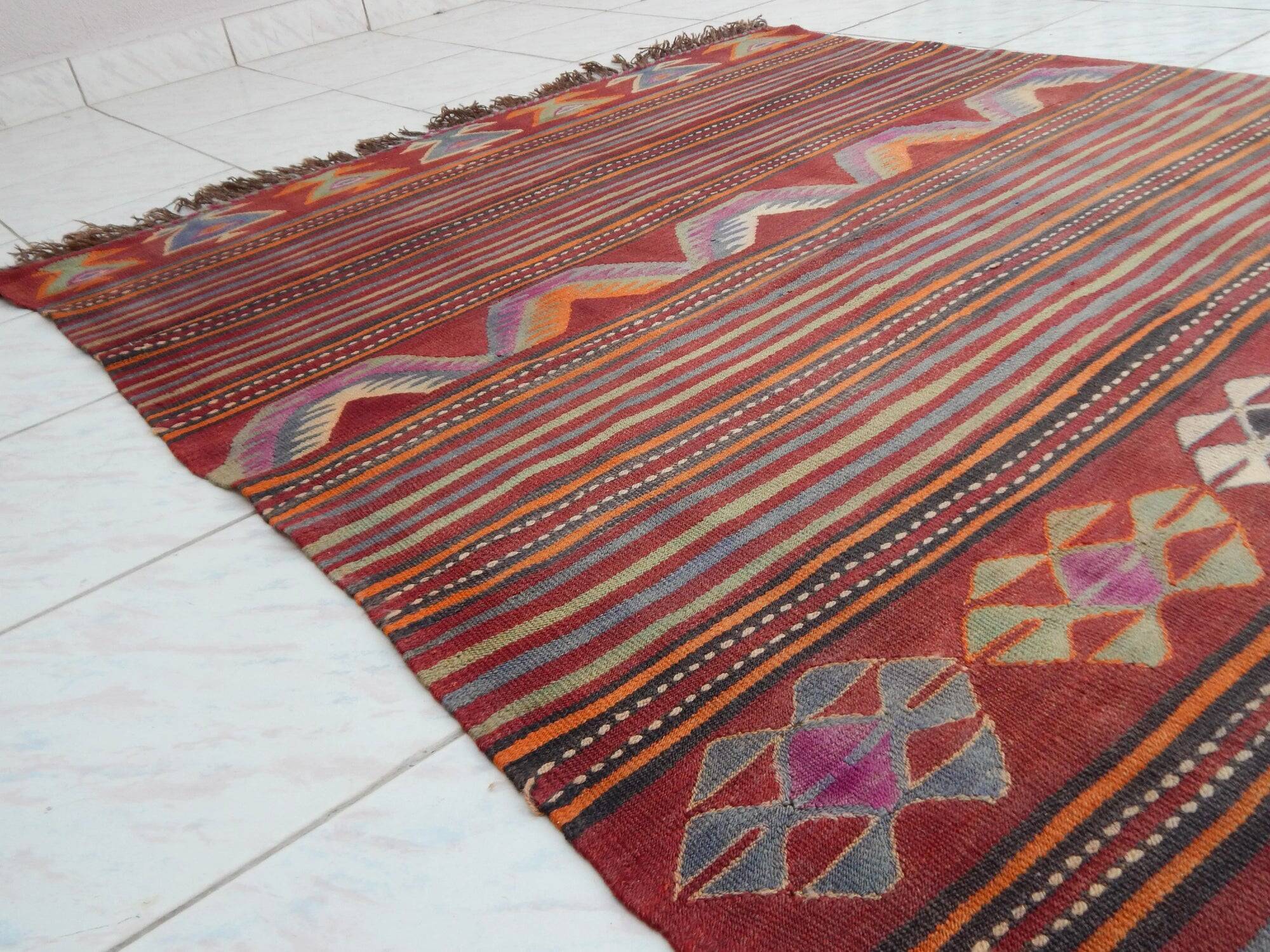 Vintage Turkish kilim, handwoven, 136x167 cm.