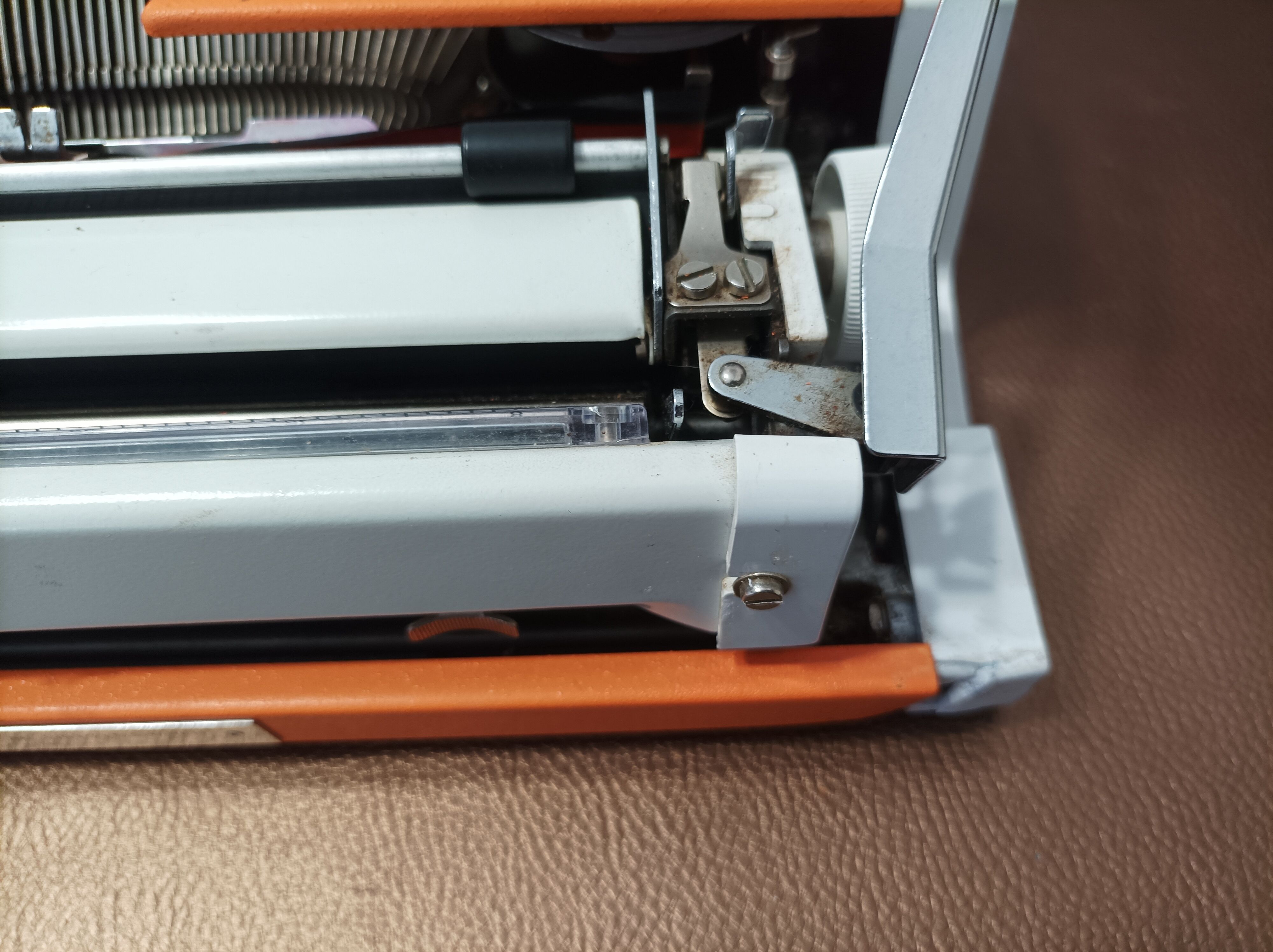 Olympia traveller orange luxury typewriter