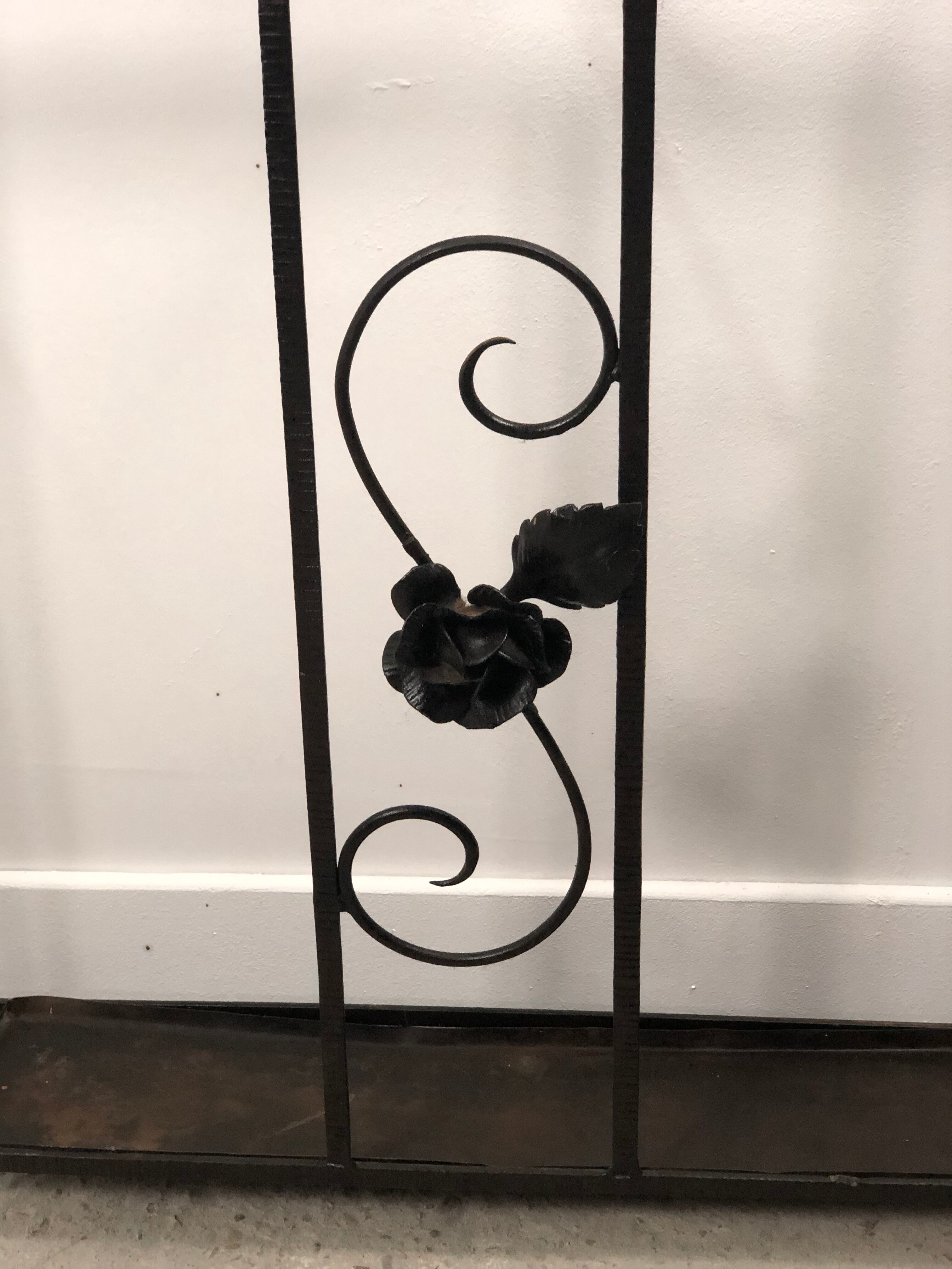 Cloakroom / Art Deco period coat rack in black wrought iron