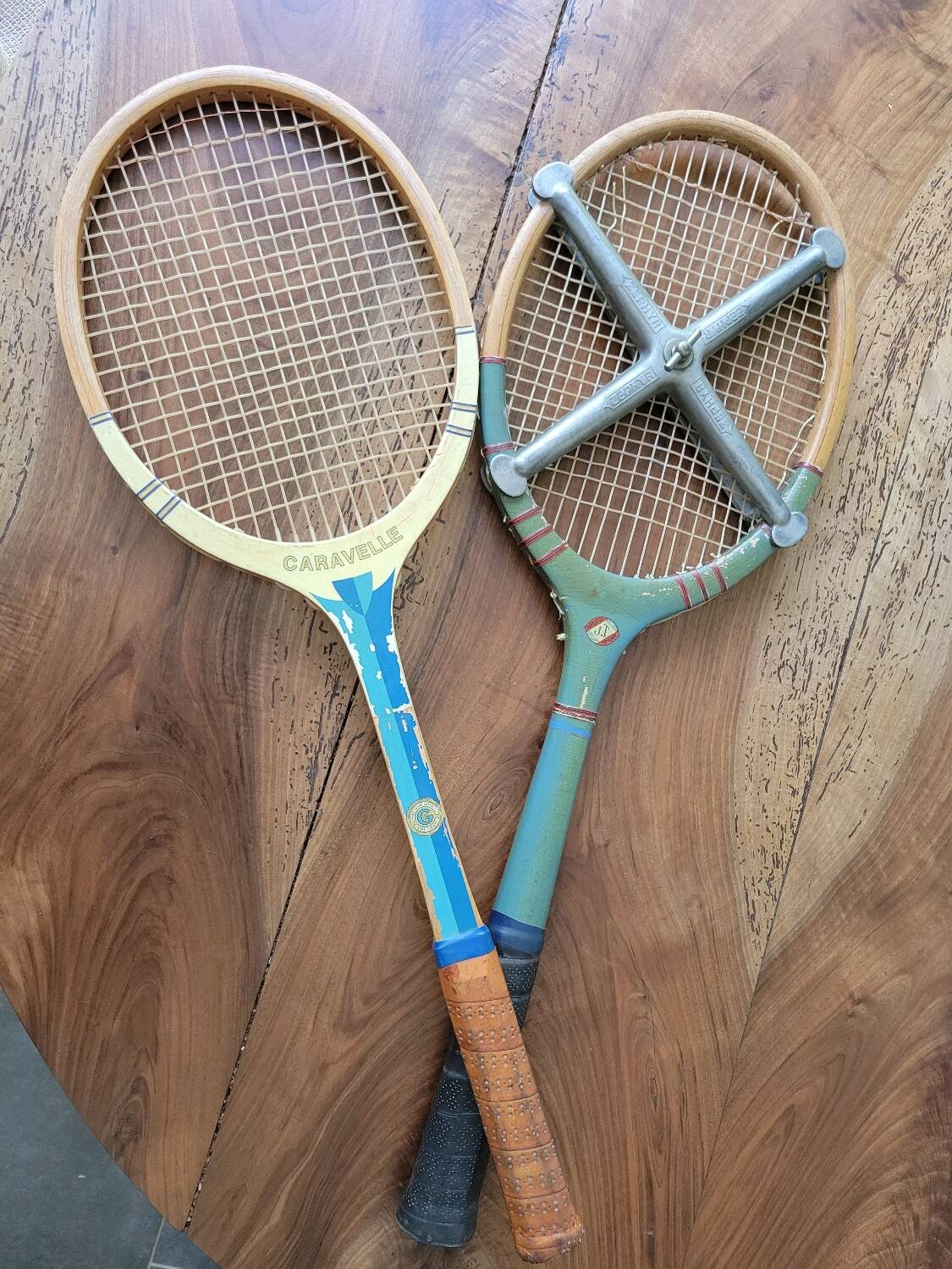 Paire d anciennes raquettes de tennis vers 1930