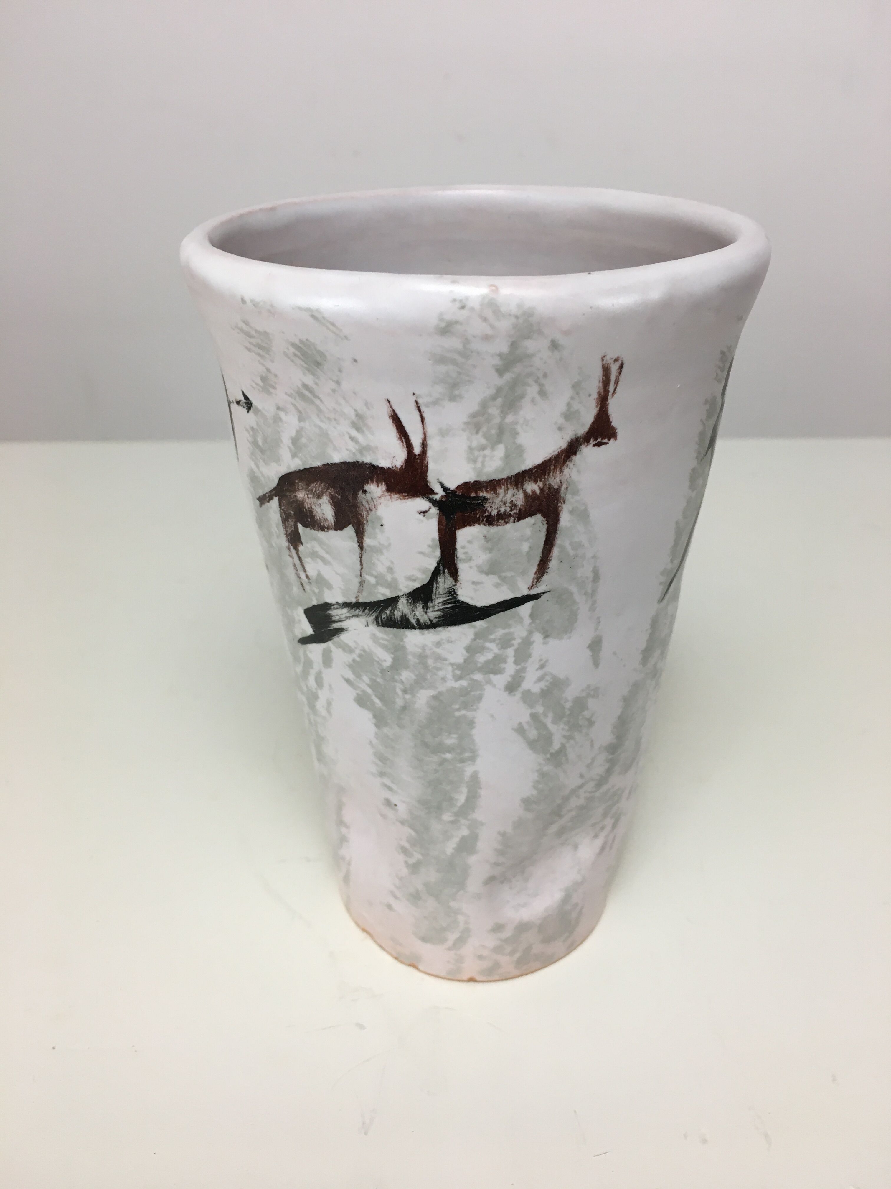 Vase céramique décor pariétal, années 50 signée yurtsua