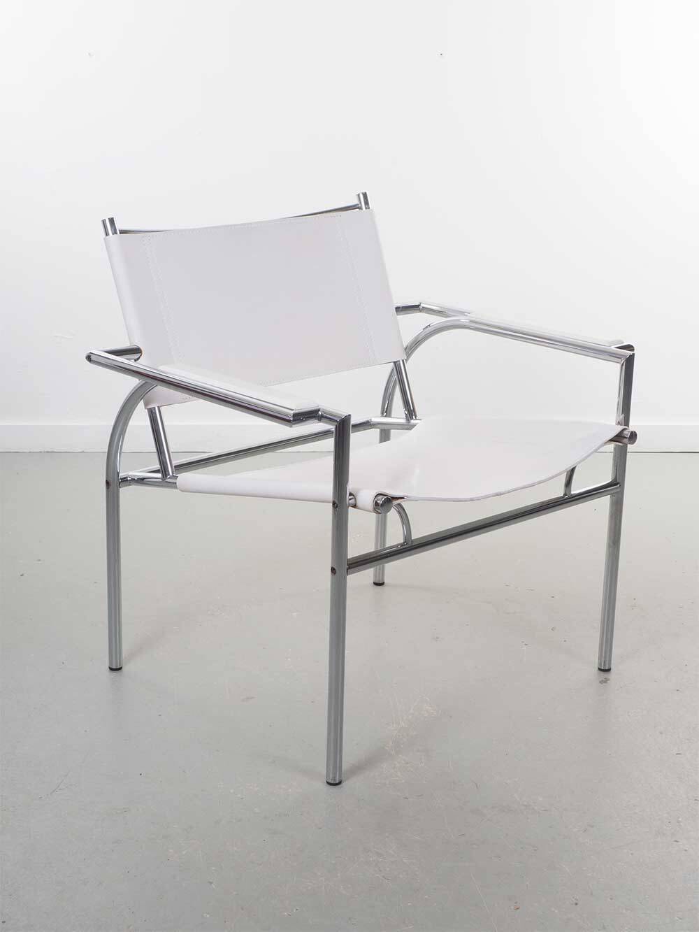 Fauteuil en cuir blanc – G. Vollenbrock – Hennie de Jong