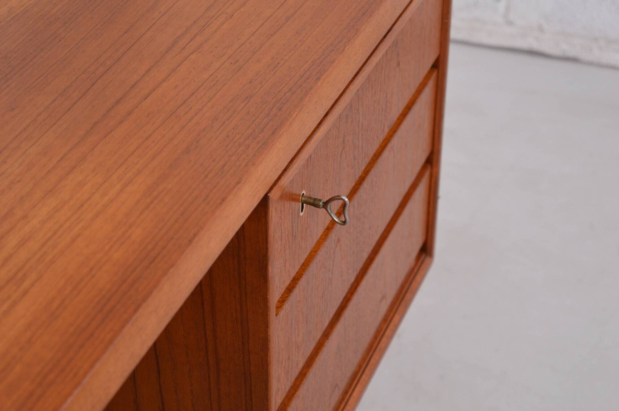 Large Scandinavian desk mod.76 in teak by Gunni Omann - 1960s