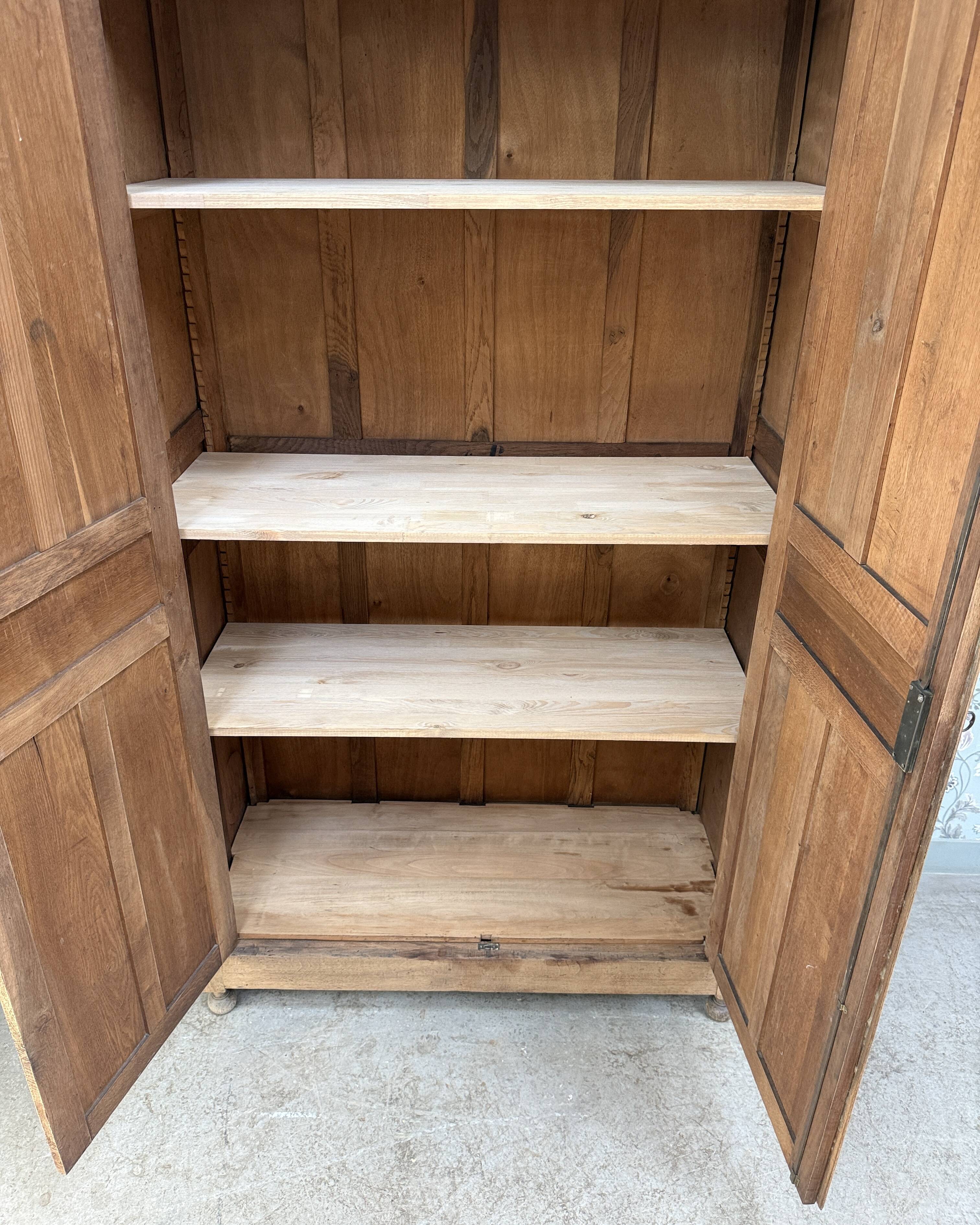 Large antique oak wardrobe (renovated)