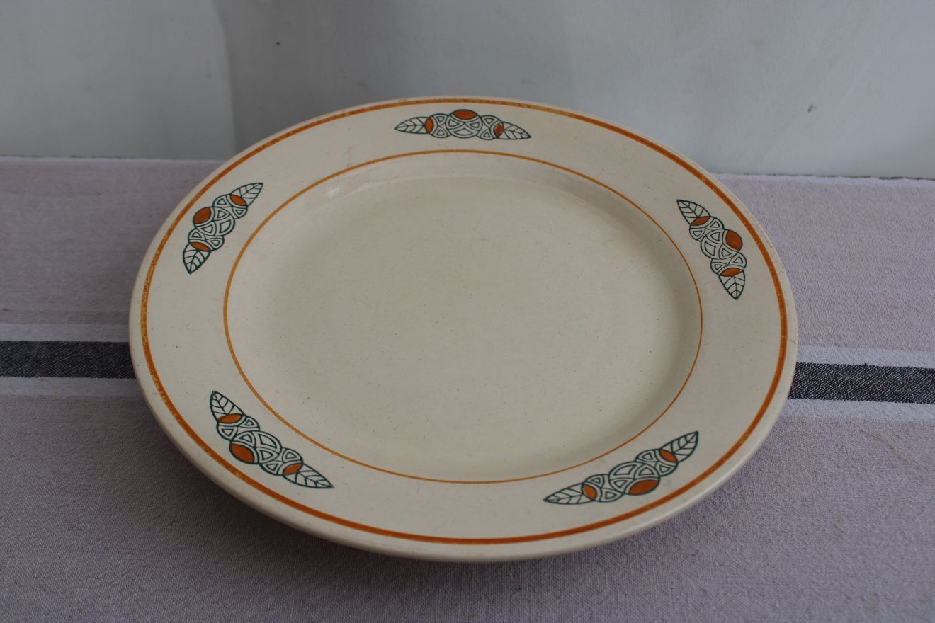 Ceramic standing dish