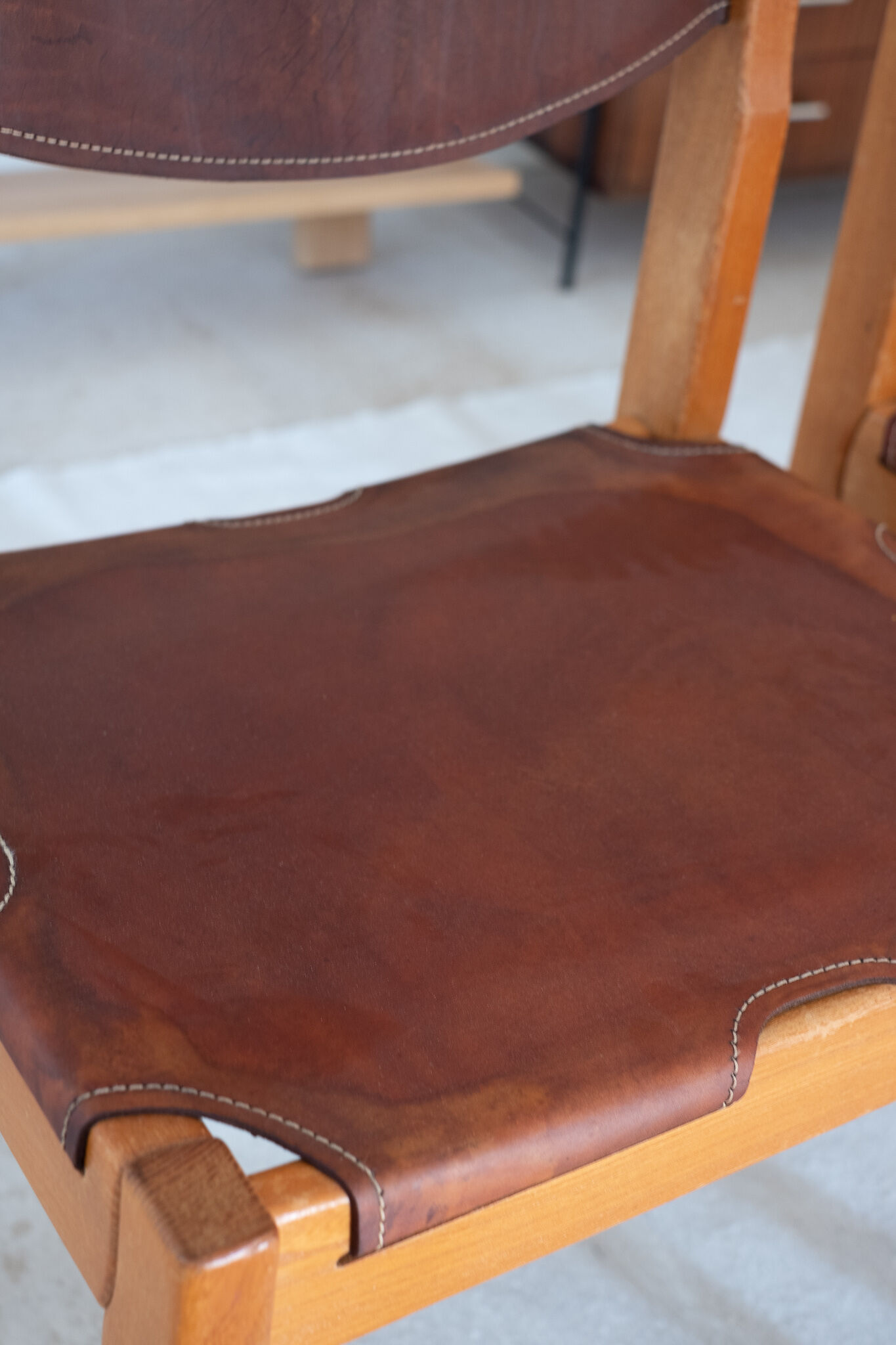 Series of 4 chairs "Maison Regain"