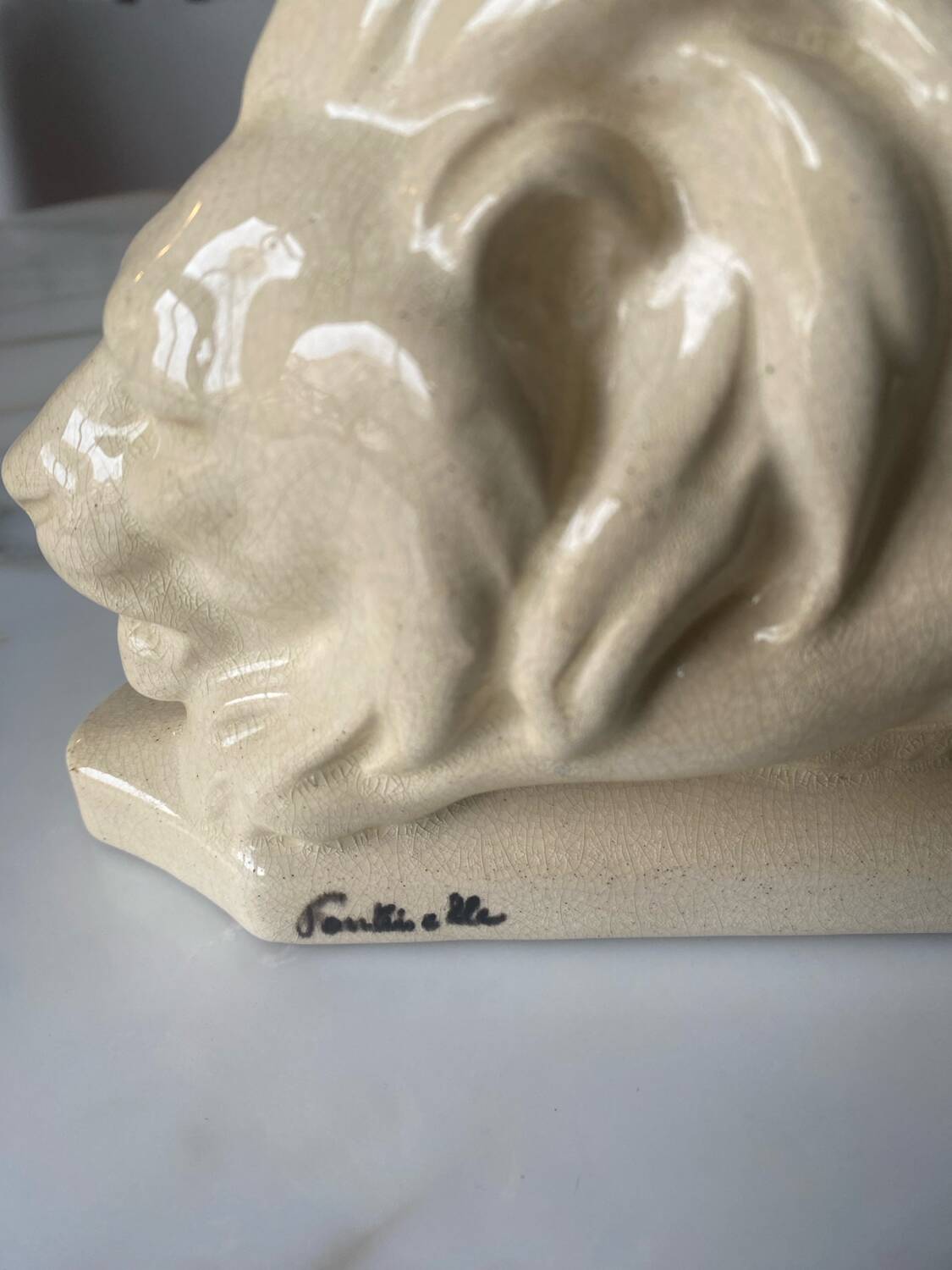 Fontinelle crackled ceramic walking lion