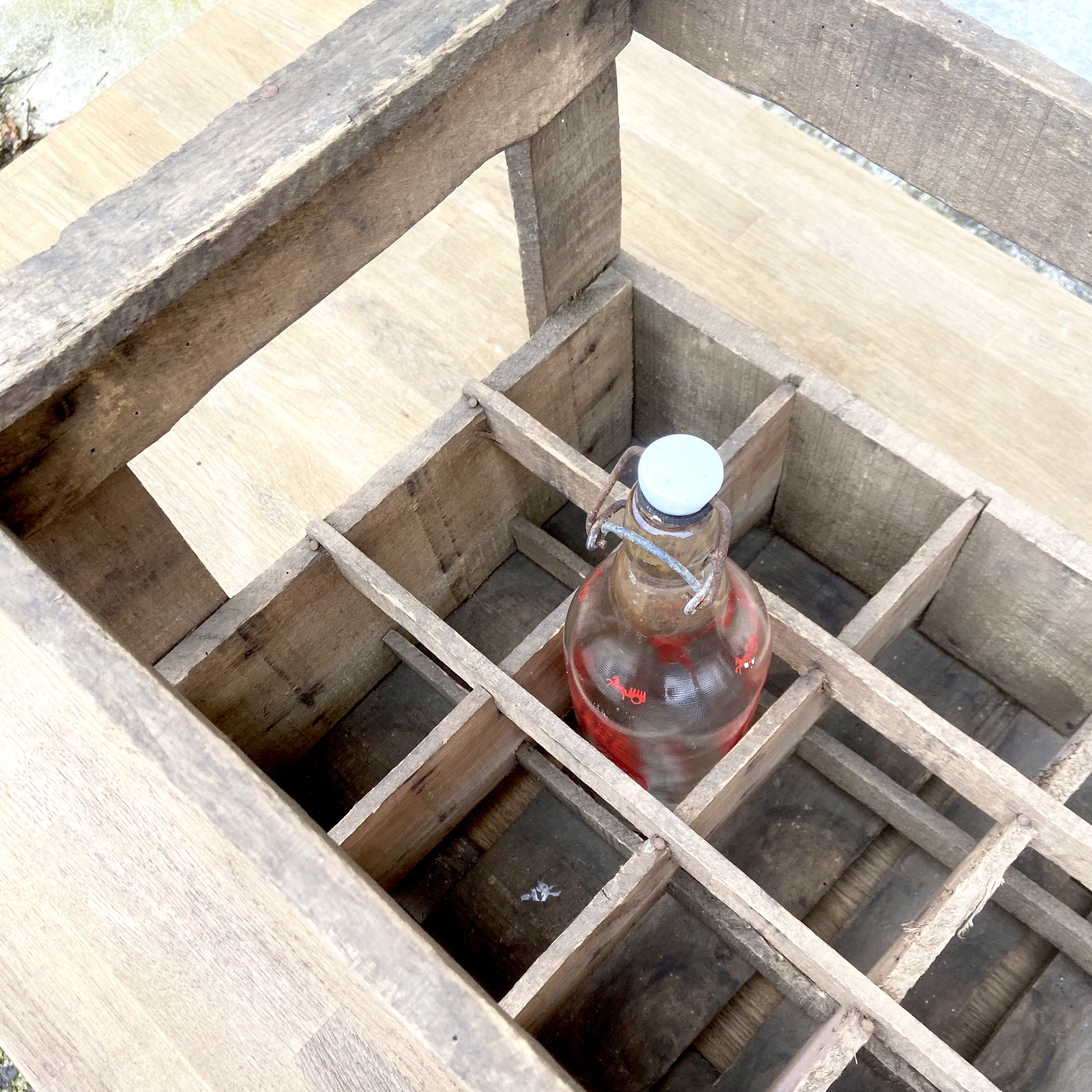 Old Vintage wooden locker box for 15 bottles - Moureaux Pantin