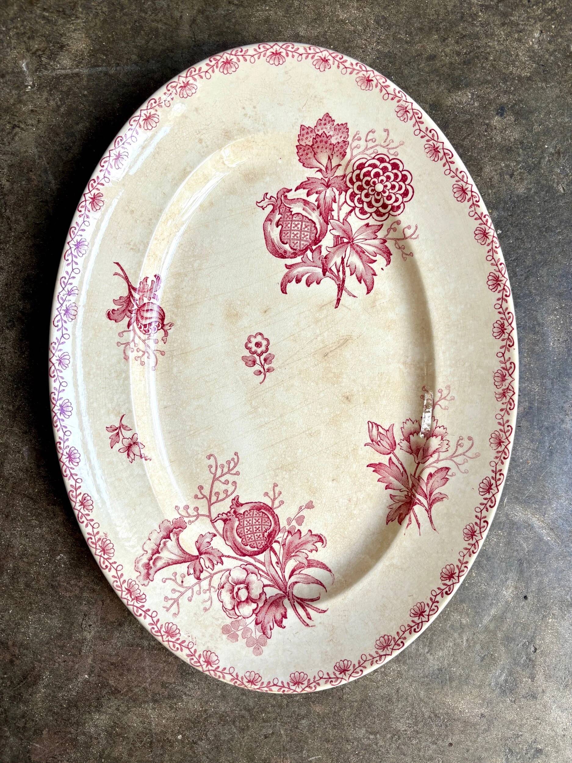 Sarreguemines oval dish in pink ironstone, "Alma" service