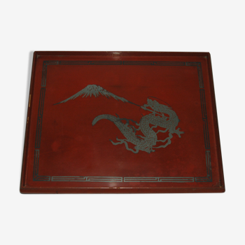 Dragon-decorated lacquer tray