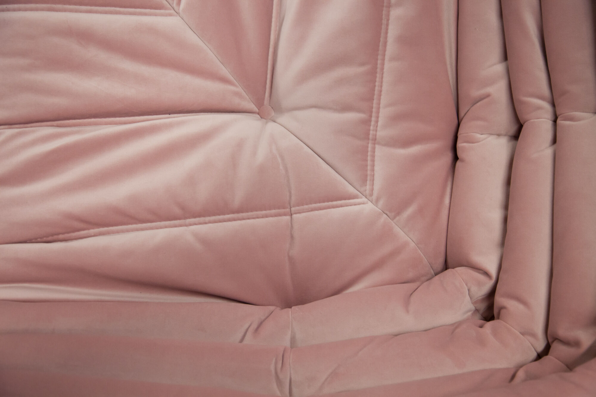 Angle Chair "Togo" model designed by Michel Ducaroy 1973
