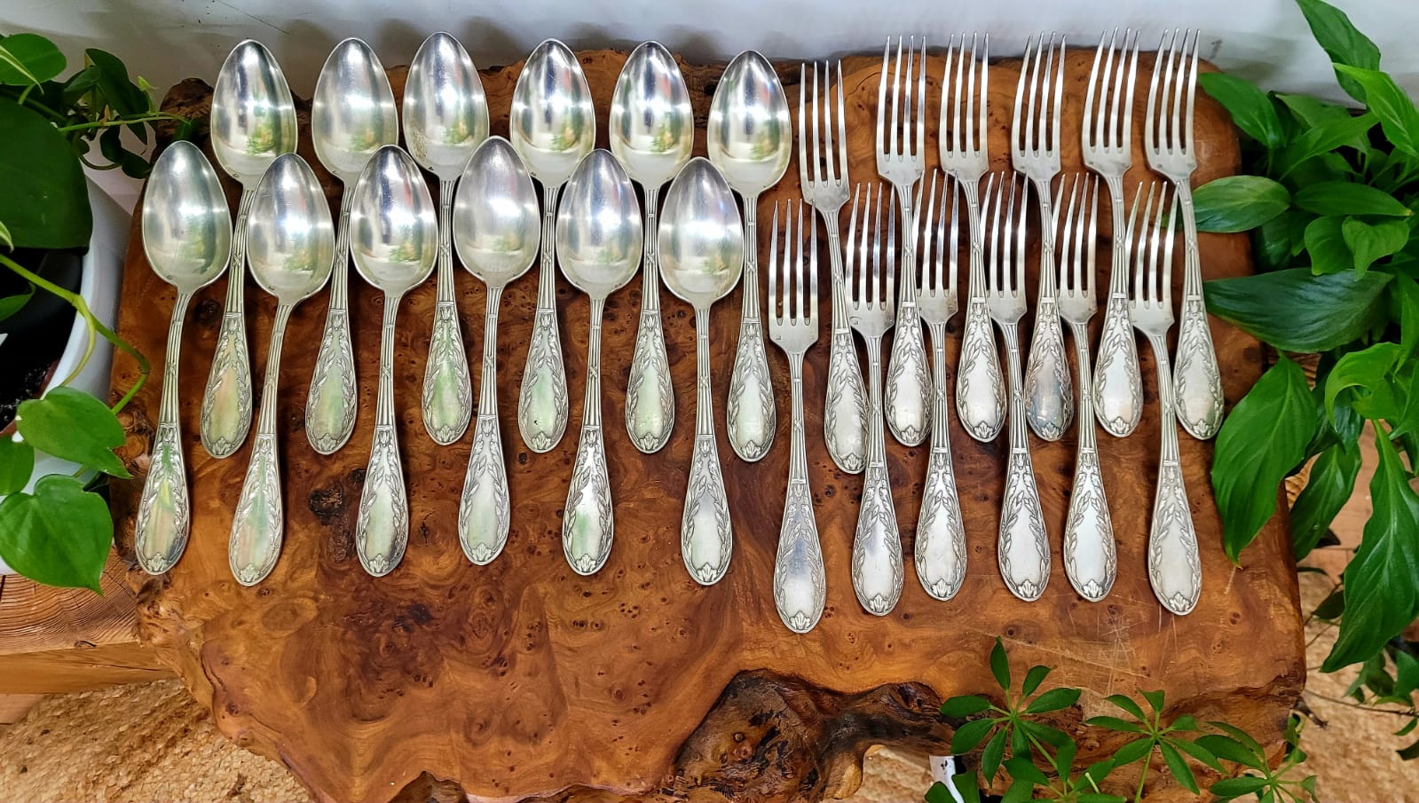 Ménagère 12 cuillères et 12 fourchettes en métal argenté