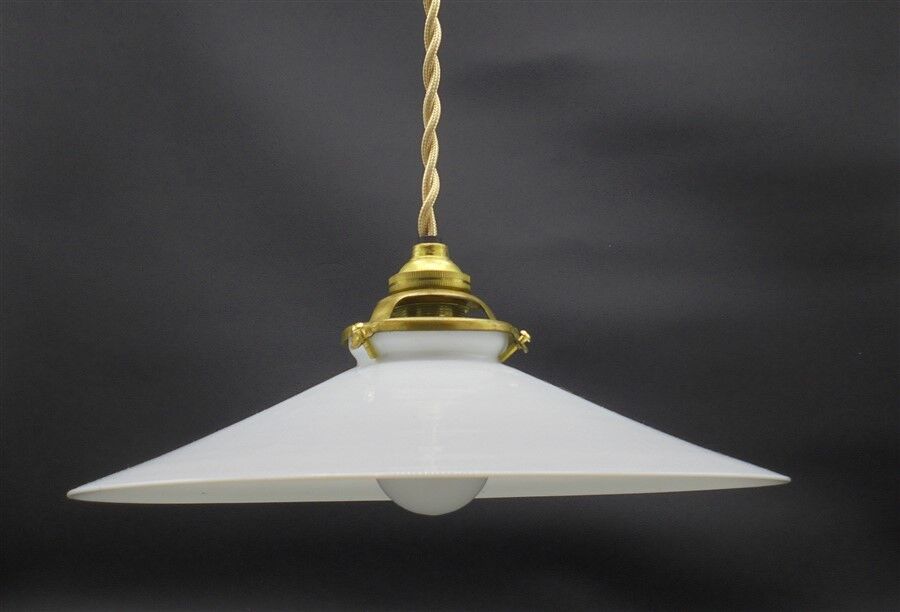 Opaline suspension
