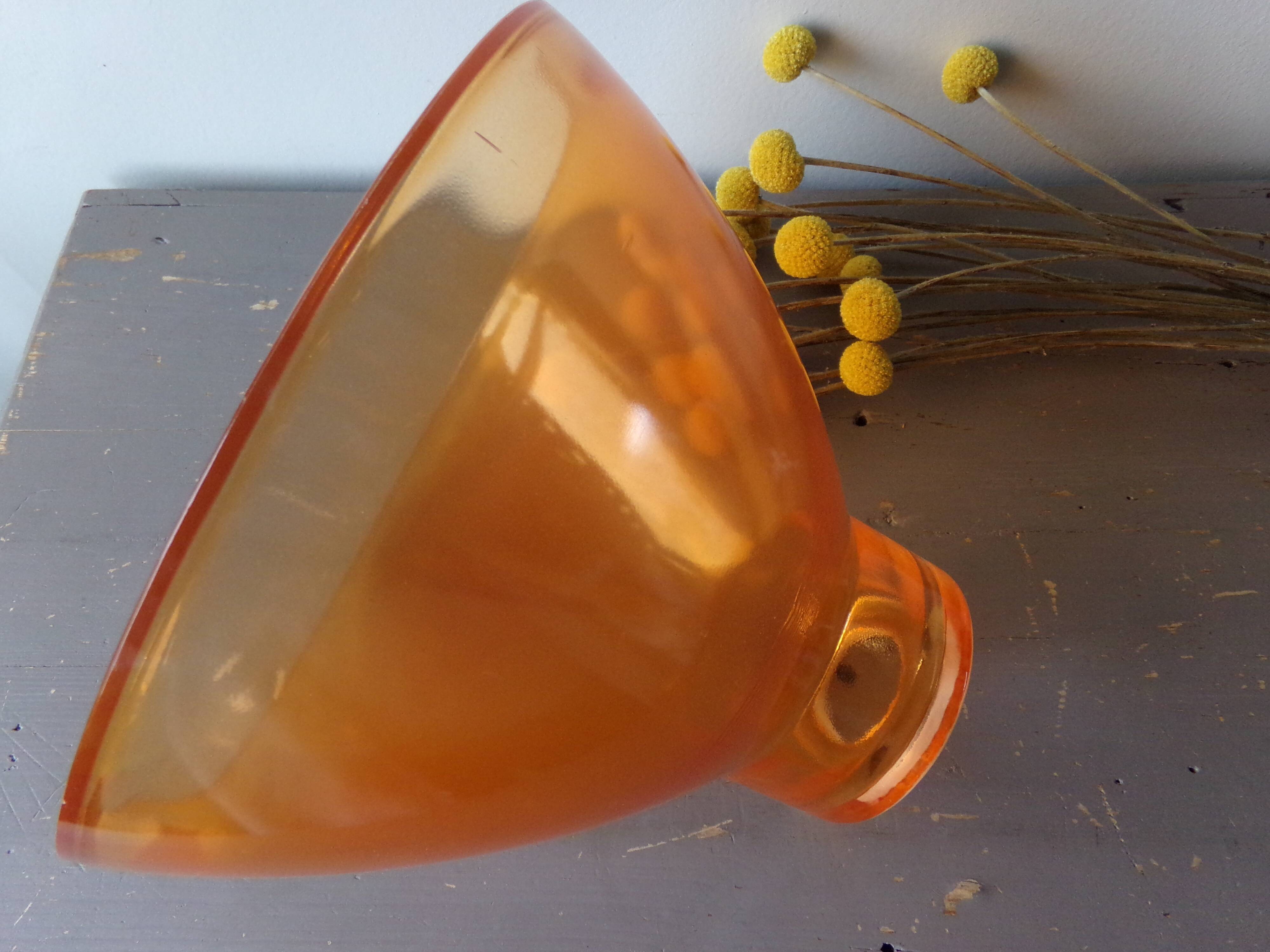 Suspension dome en verre orange