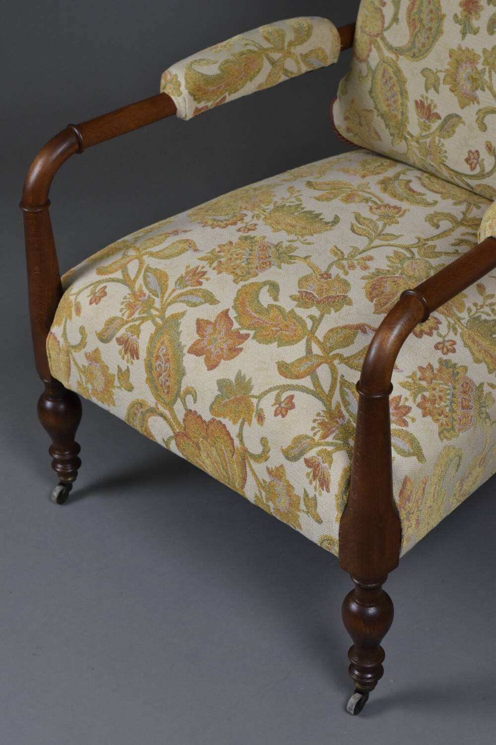 Paire de fauteuils édouardiens en hêtre, tissu vintage