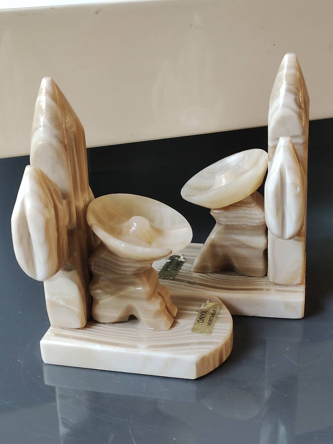 Serre Livres Mexicain en Sombrero/assoupis contre Cactus. En onyx.