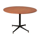 Round dining table