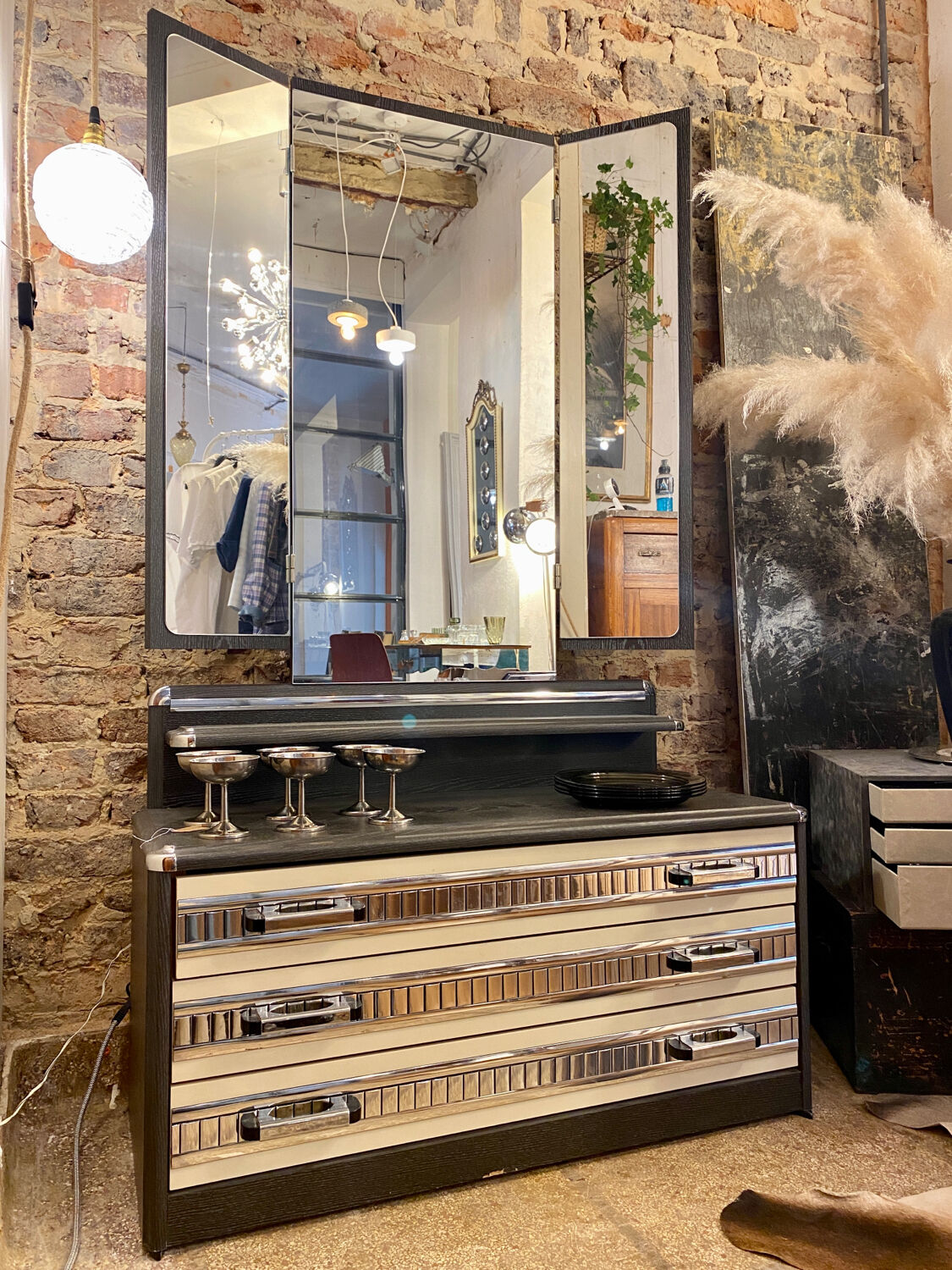 Coiffeuse années 70